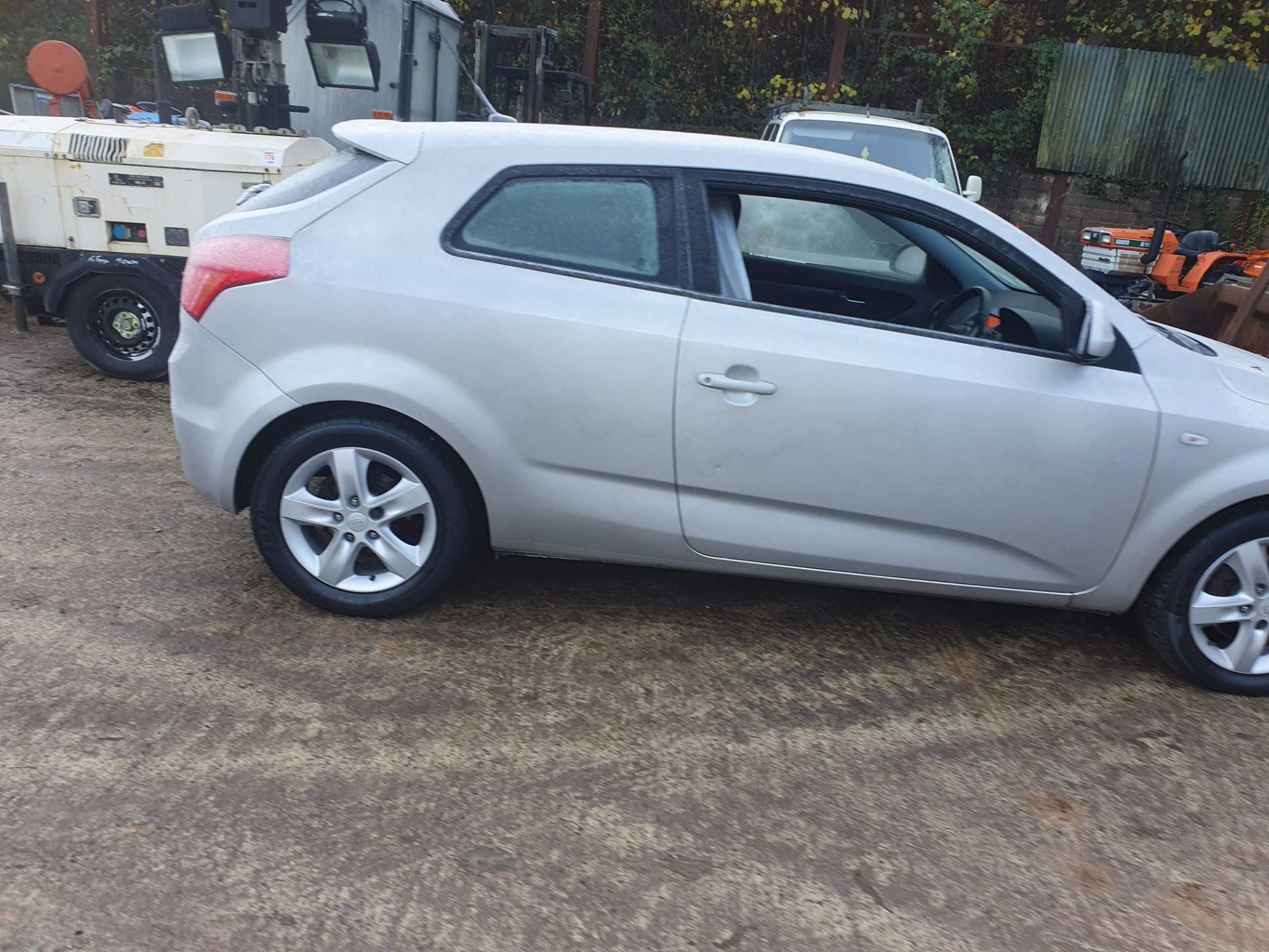 08/08 KIA PRO CEE'D ZR-7 - 1396cc 3dr Hatchback (Silver, 76k) - Image 8 of 33