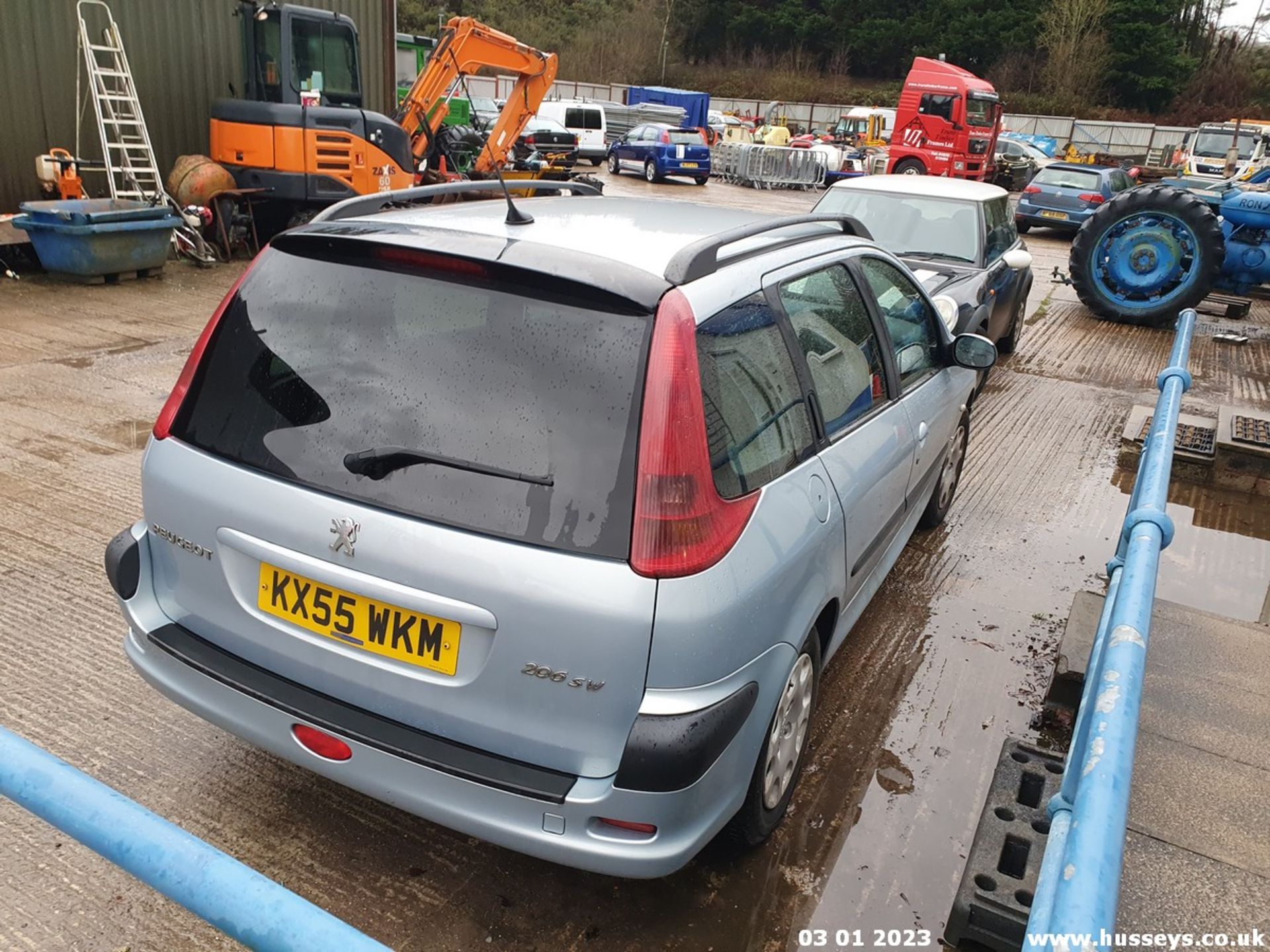 05/55 PEUGEOT 206 SW S - 1997cc 5dr Estate (Silver, 154k) - Image 13 of 24