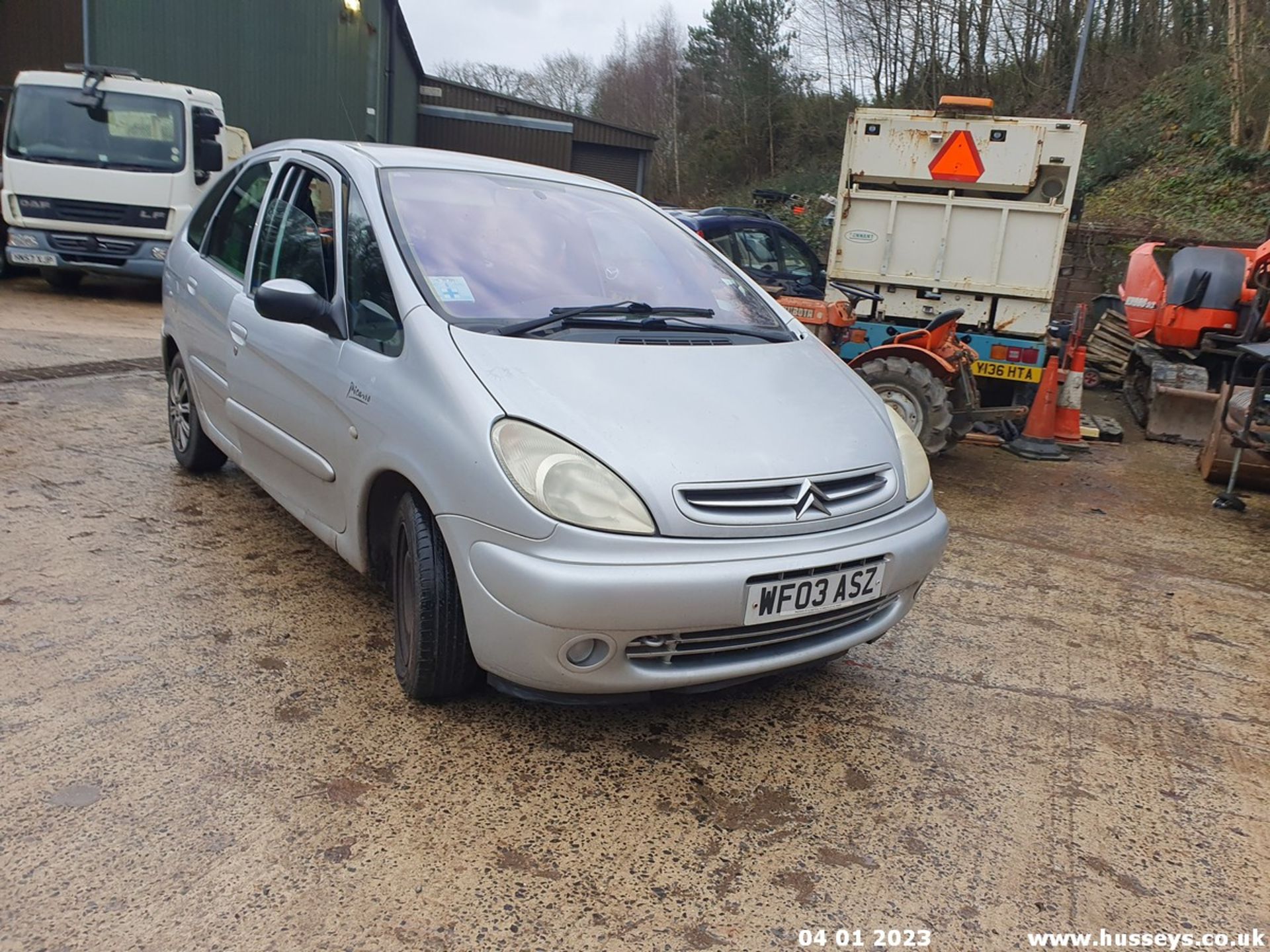 03/03 CITROEN XSARA PICASSO DESIRE - 1587cc 5dr MPV (Silver, 133k) - Image 7 of 32