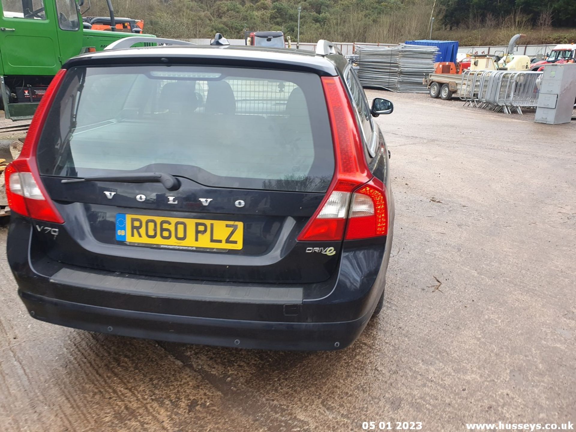 10/60 VOLVO V70 SE LUX D DRIVE - 1560cc 5dr Estate (Black, 209k) - Image 21 of 37