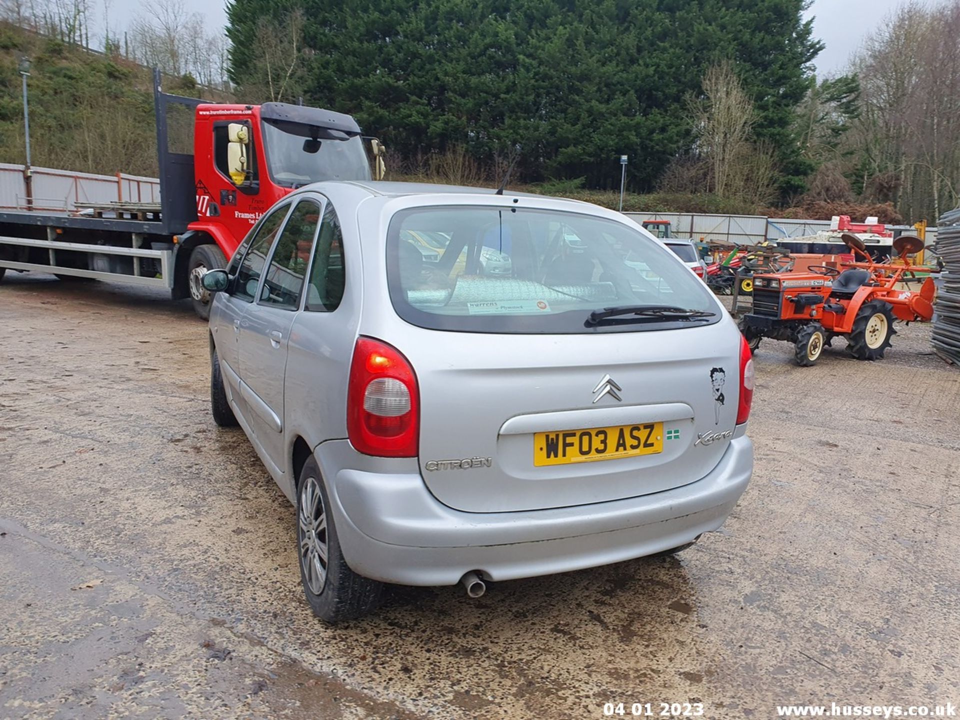 03/03 CITROEN XSARA PICASSO DESIRE - 1587cc 5dr MPV (Silver, 133k) - Image 17 of 32