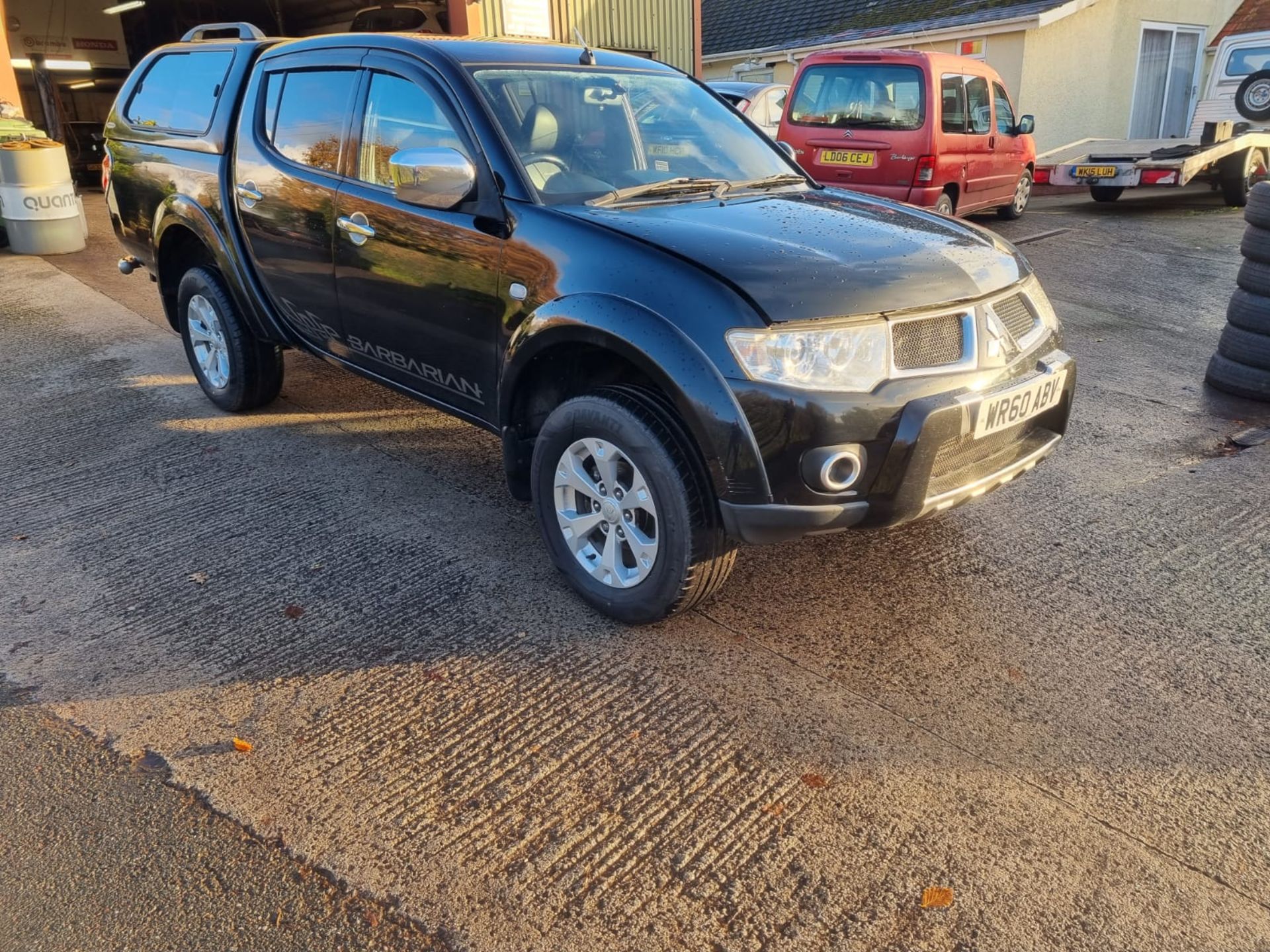 10/60 MITSUBISHI L200BARB LB DCB DI-D4X4 A - 2477cc 4dr 4x4 (Black, 178k) - Image 11 of 11