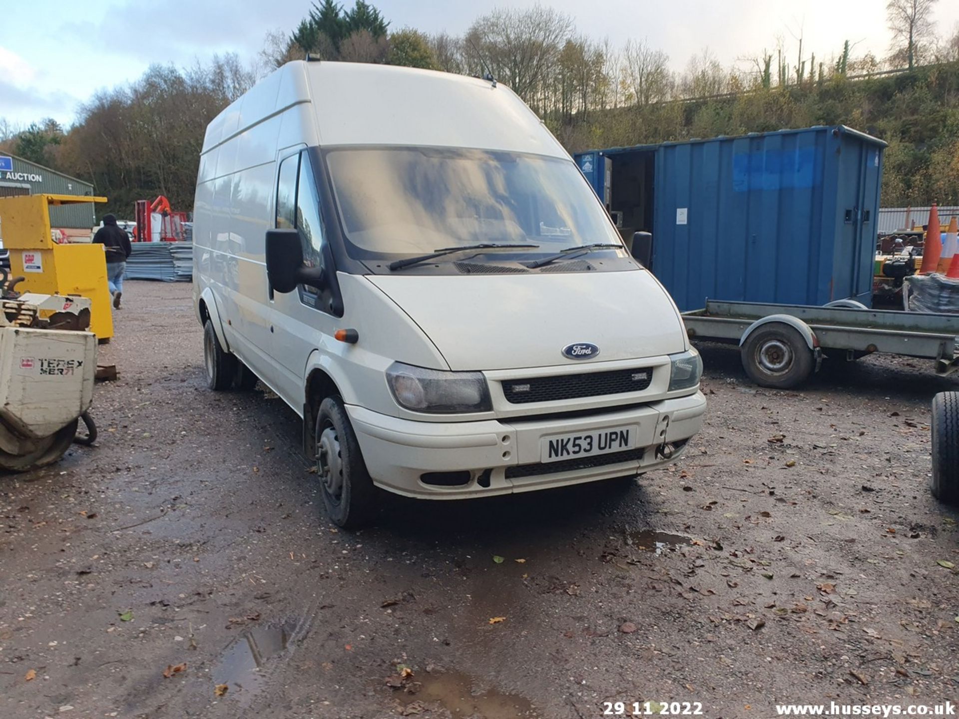 04/53 FORD TRANSIT 350 - 2402cc 5dr Van (White) - Image 4 of 21