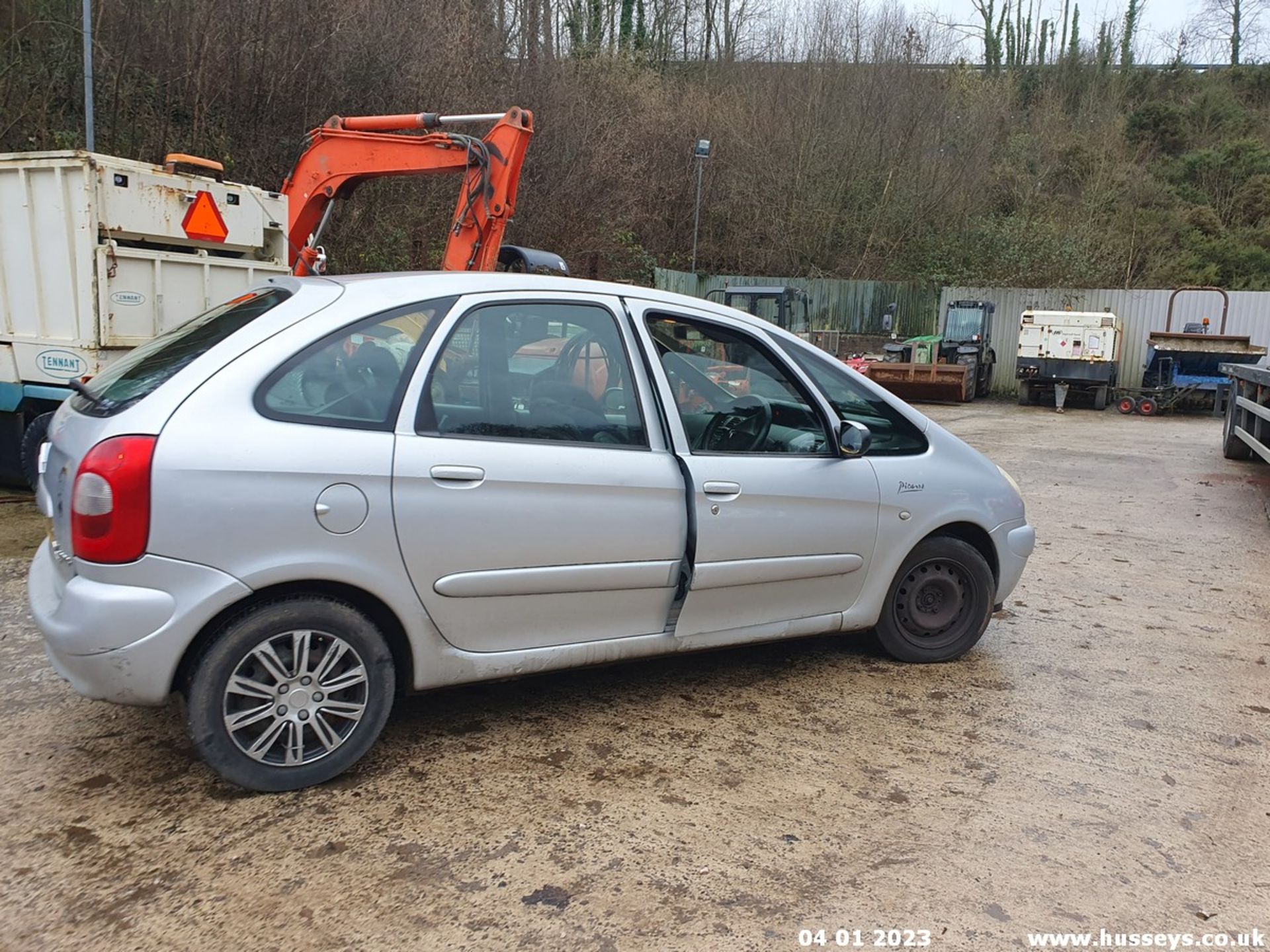 03/03 CITROEN XSARA PICASSO DESIRE - 1587cc 5dr MPV (Silver, 133k) - Image 11 of 32