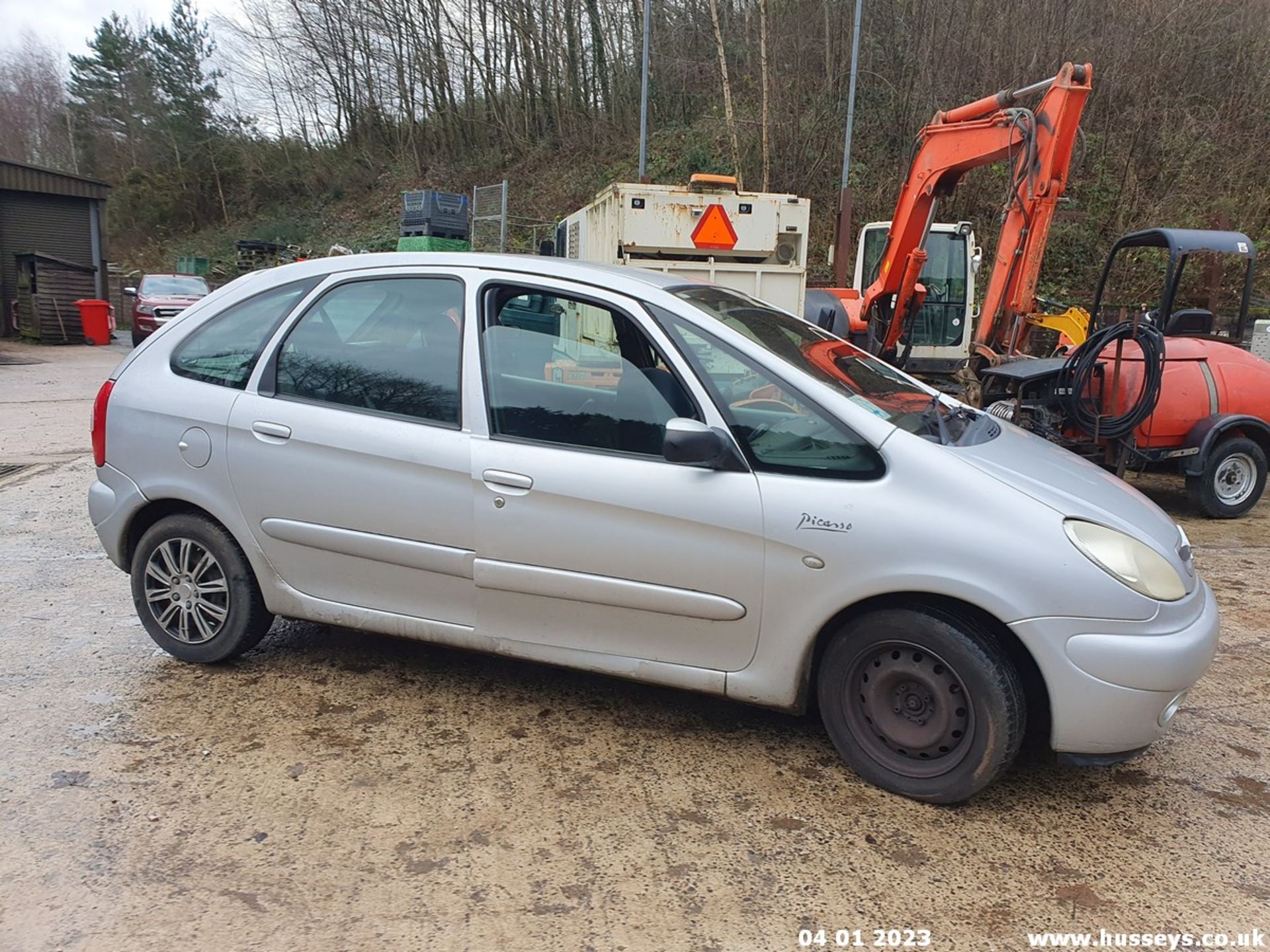 03/03 CITROEN XSARA PICASSO DESIRE - 1587cc 5dr MPV (Silver, 133k) - Image 9 of 32