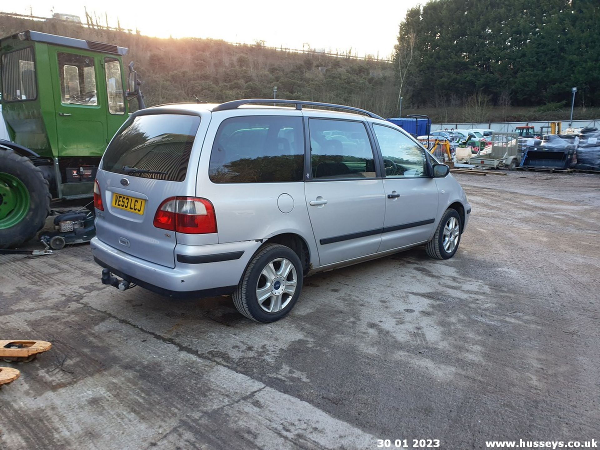 03/53 FORD GALAXY GHIA TDI - 1896cc 5dr MPV (Silver) - Image 19 of 33