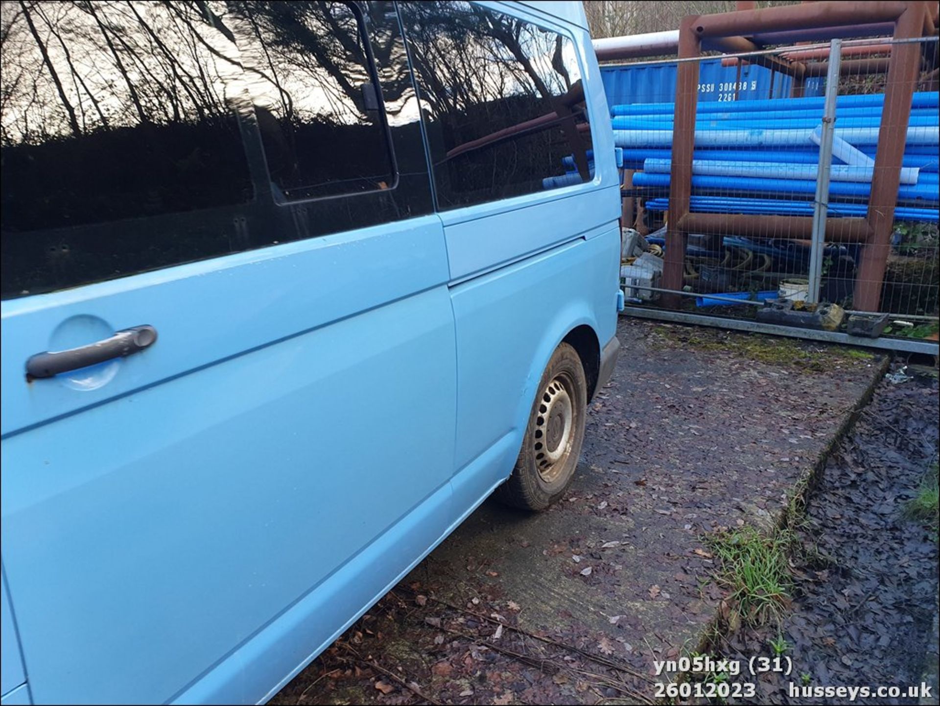 05/05 VOLKSWAGEN TRANSPORTER T30 130 TDI LWB A - 2460cc 5dr Van (Blue, 138k) - Image 31 of 35