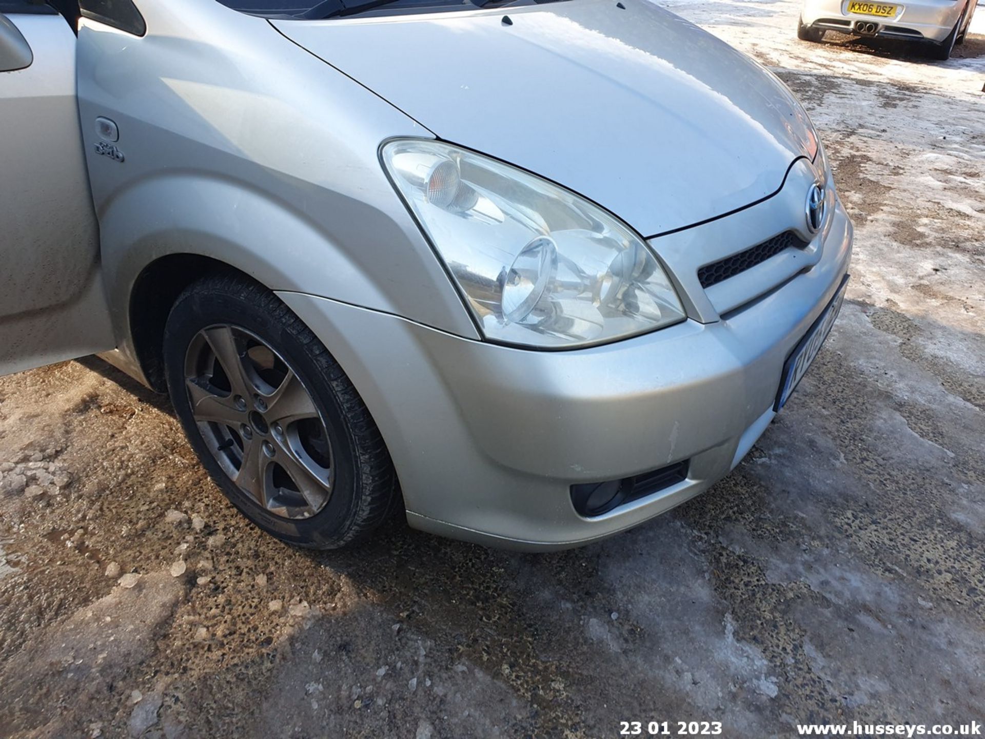 05/05 TOYOTA COROLLA VERSO D-4D T3 - 1995cc 5dr MPV (Silver, 129k) - Image 23 of 33