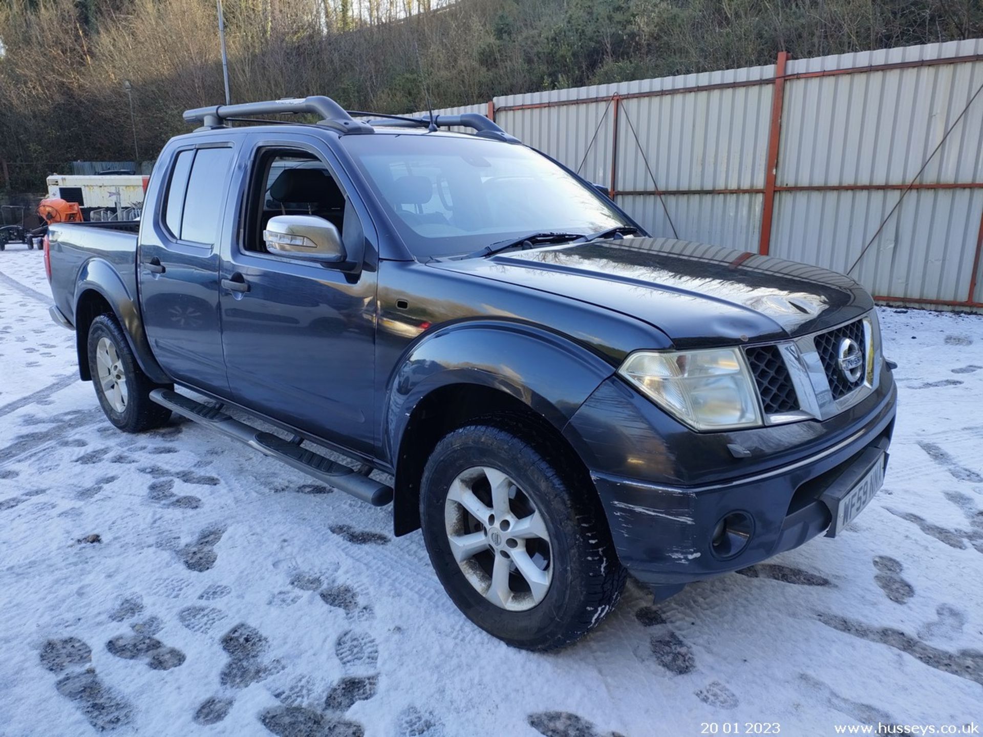 09/59 NISSAN NAVARA TEKNA D/C DCI - 2488cc 4dr Pickup (Black, 88k) - Image 17 of 58