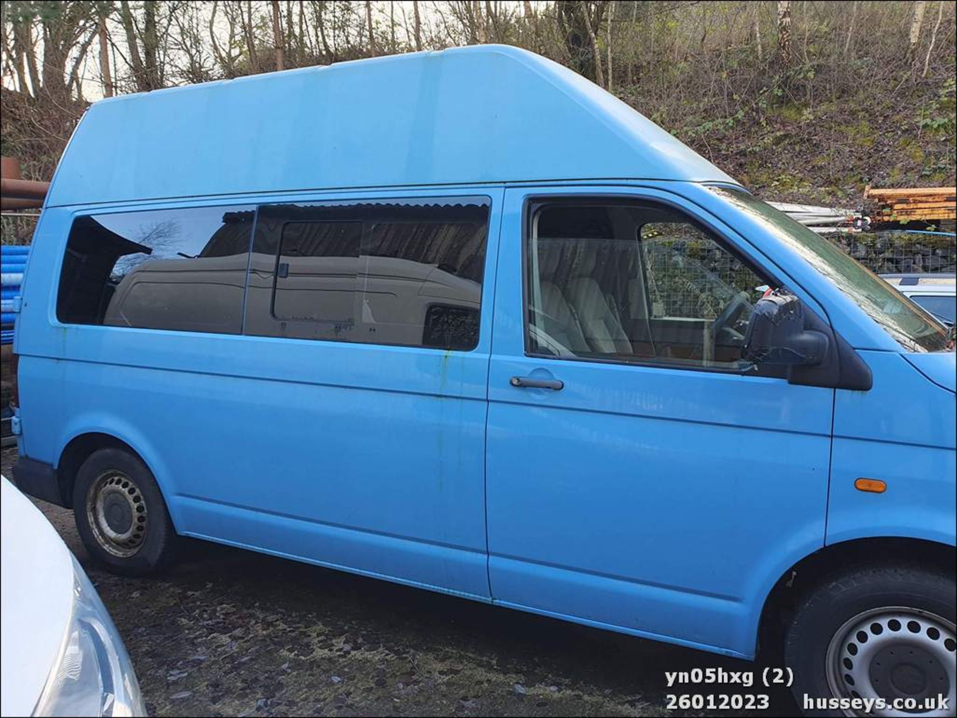 05/05 VOLKSWAGEN TRANSPORTER T30 130 TDI LWB A - 2460cc 5dr Van (Blue, 138k) - Image 3 of 35