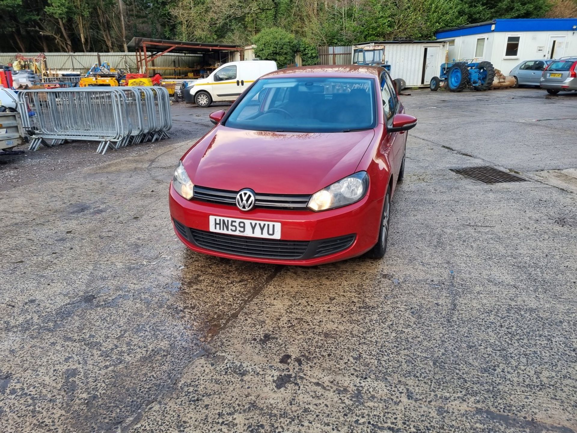 09/59 VOLKSWAGEN GOLF SE TDI S-A - 1598cc 5dr Hatchback (Red, 99k) - Image 8 of 45