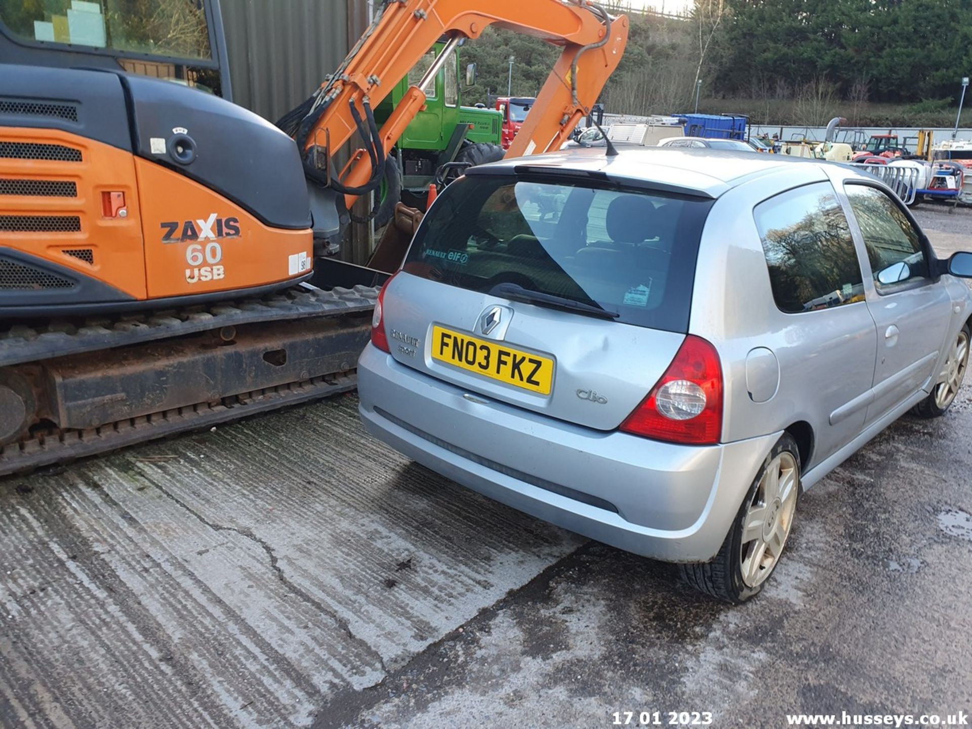 03/03 RENAULT CLIO SPORT - 1998cc 3dr Hatchback (Silver, 148k) - Image 9 of 25