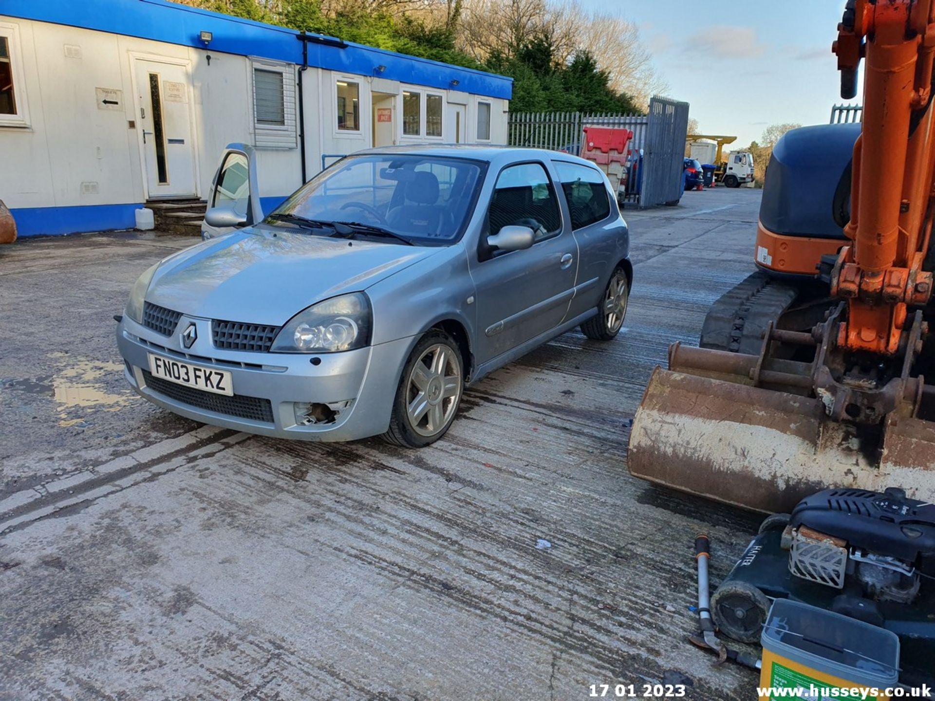 03/03 RENAULT CLIO SPORT - 1998cc 3dr Hatchback (Silver, 148k) - Image 5 of 25