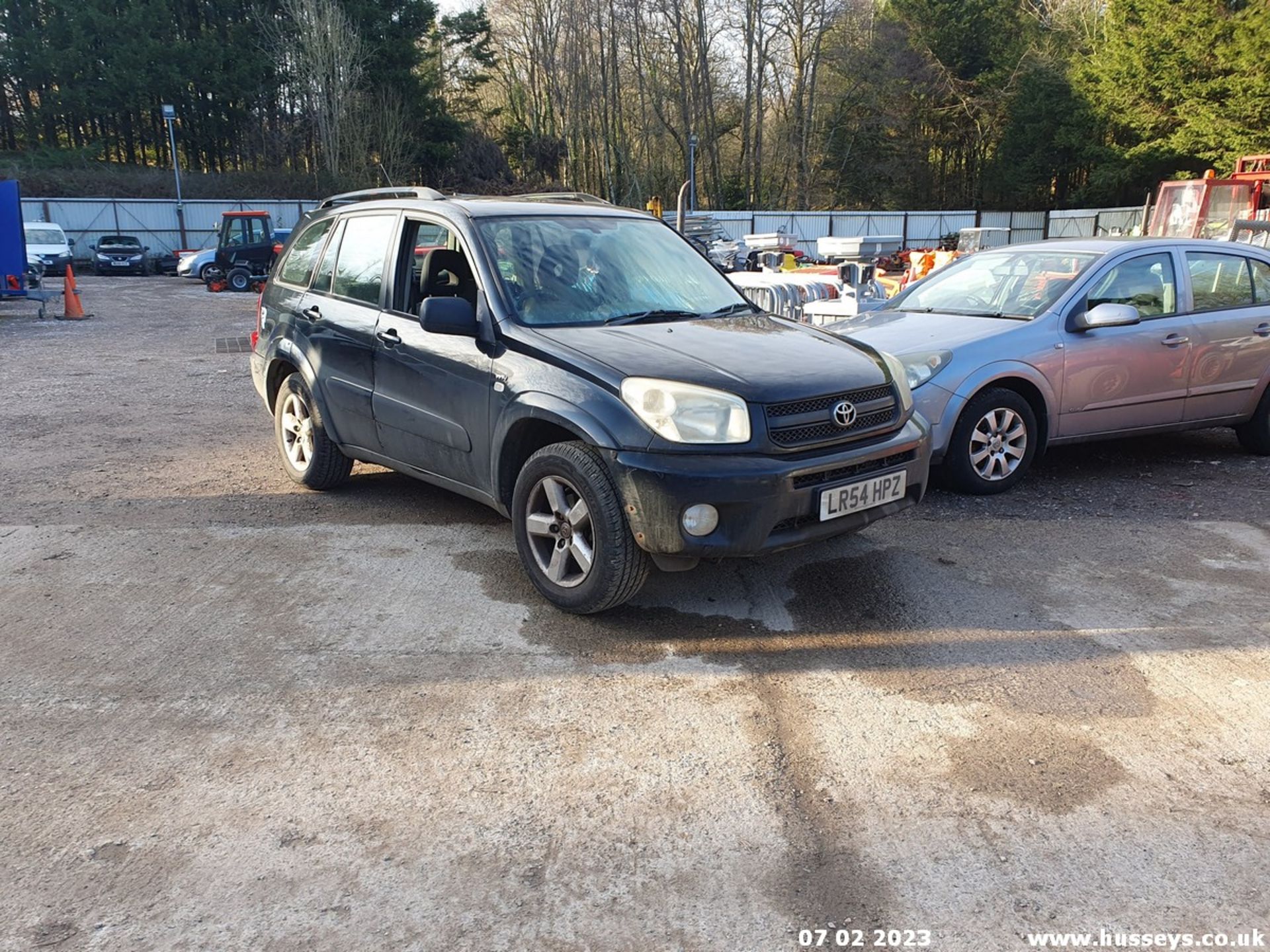 04/54 TOYOTA RAV4 XT4 VVTI - 1998cc 5dr Estate (Black, 203k) - Image 5 of 46