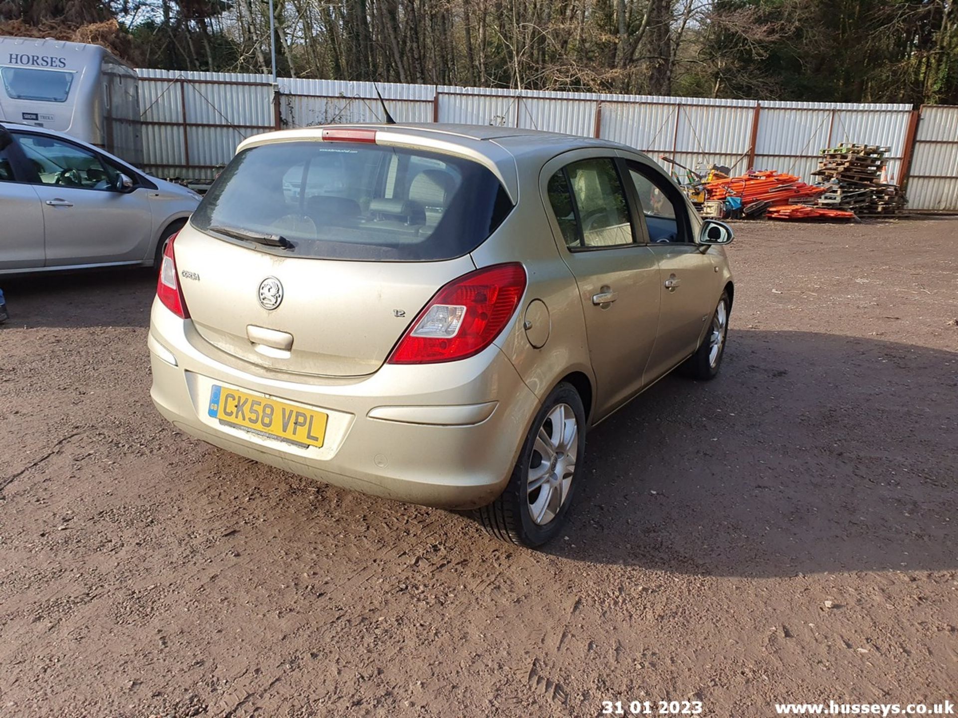 08/58 VAUXHALL CORSA DESIGN - 1229cc 5dr Hatchback (Gold, 50k) - Image 13 of 31