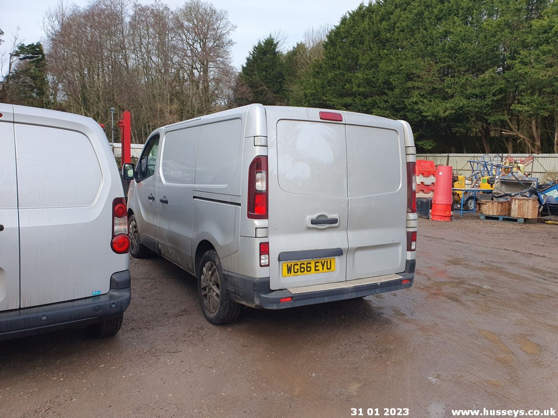 16/66 RENAULT TRAFIC SL27 SPORT NAV ENG - 1598cc 5dr Van (Silver, 170k) - Image 20 of 45