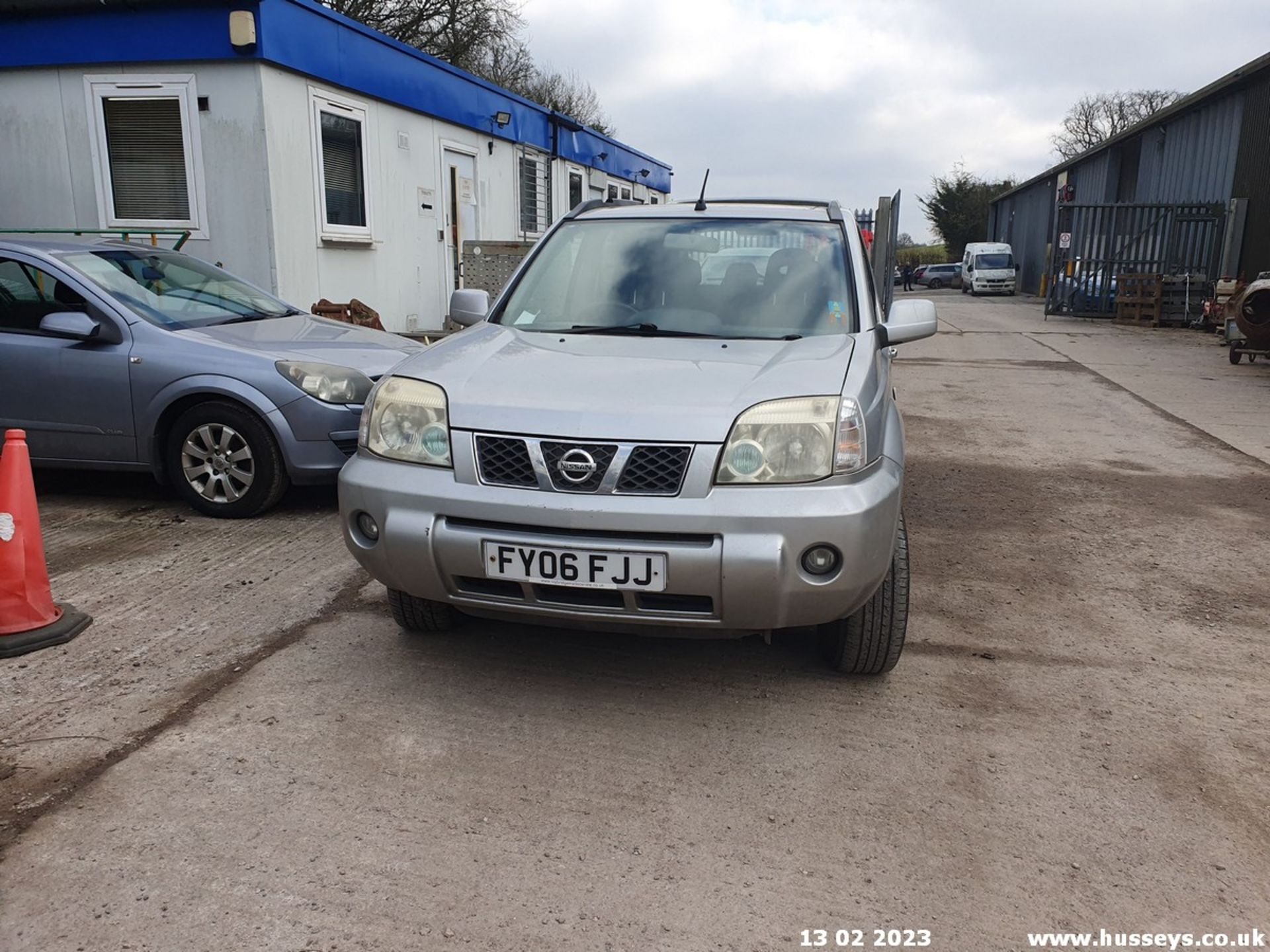 06/06 NISSAN X-TRAIL COLUMBIA DCI - 2184cc 5dr Estate (Silver, 135k) - Image 12 of 28