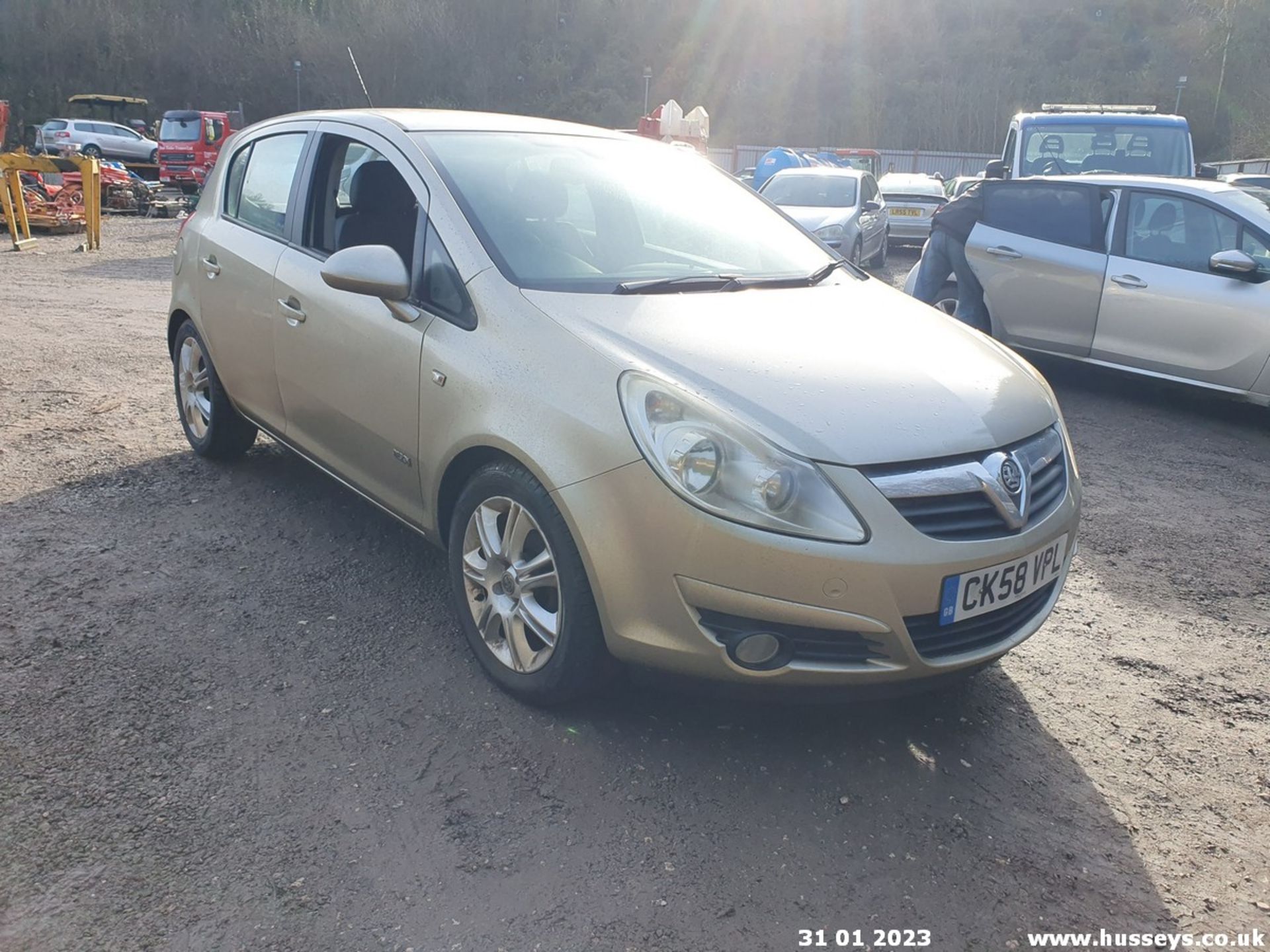 08/58 VAUXHALL CORSA DESIGN - 1229cc 5dr Hatchback (Gold, 50k) - Image 17 of 31