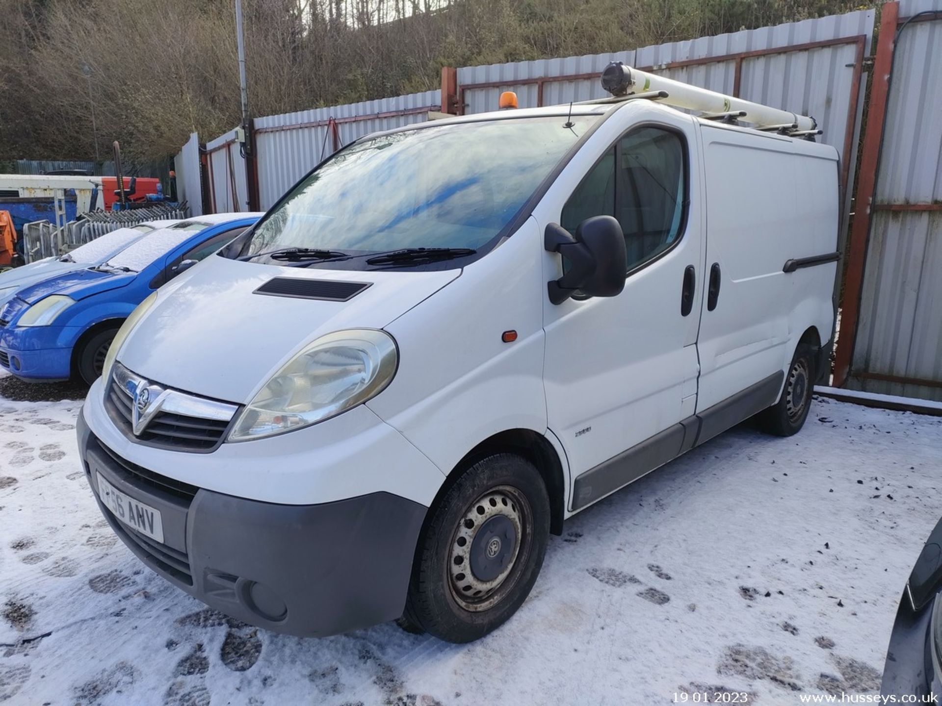 06/56 VAUXHALL VIVARO 2900 CDTI SWB - 1870cc 6dr Van (White) - Image 5 of 25