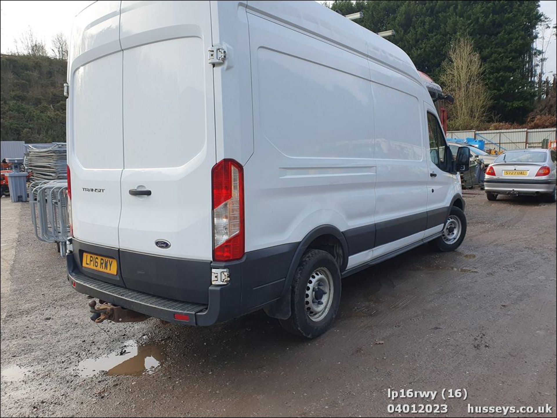 16/16 FORD TRANSIT 350 - 2198cc 5dr Van (White, 142k) - Image 17 of 37