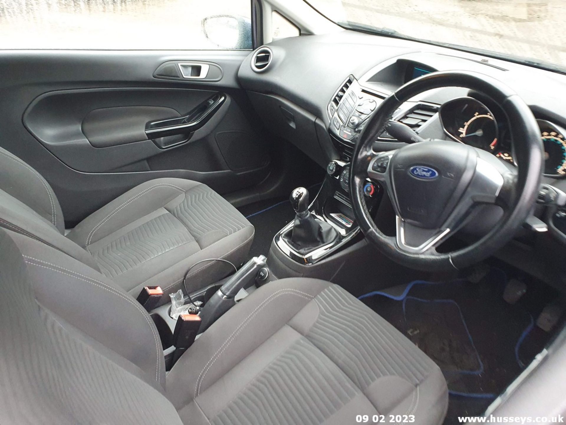 15/65 FORD FIESTA ZETEC TDCI - 1499cc 3dr Hatchback (Blue, 128k) - Image 27 of 48