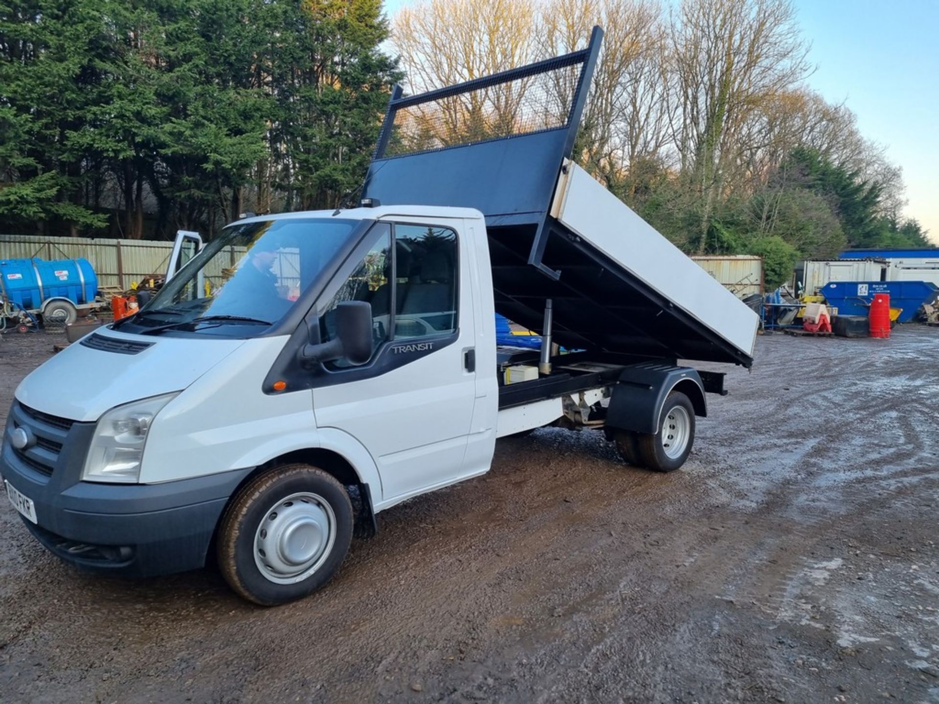 10/10 FORD TRANSIT 100 T350M RWD - 2402cc 2dr Tipper (White, 118k) - Image 6 of 27