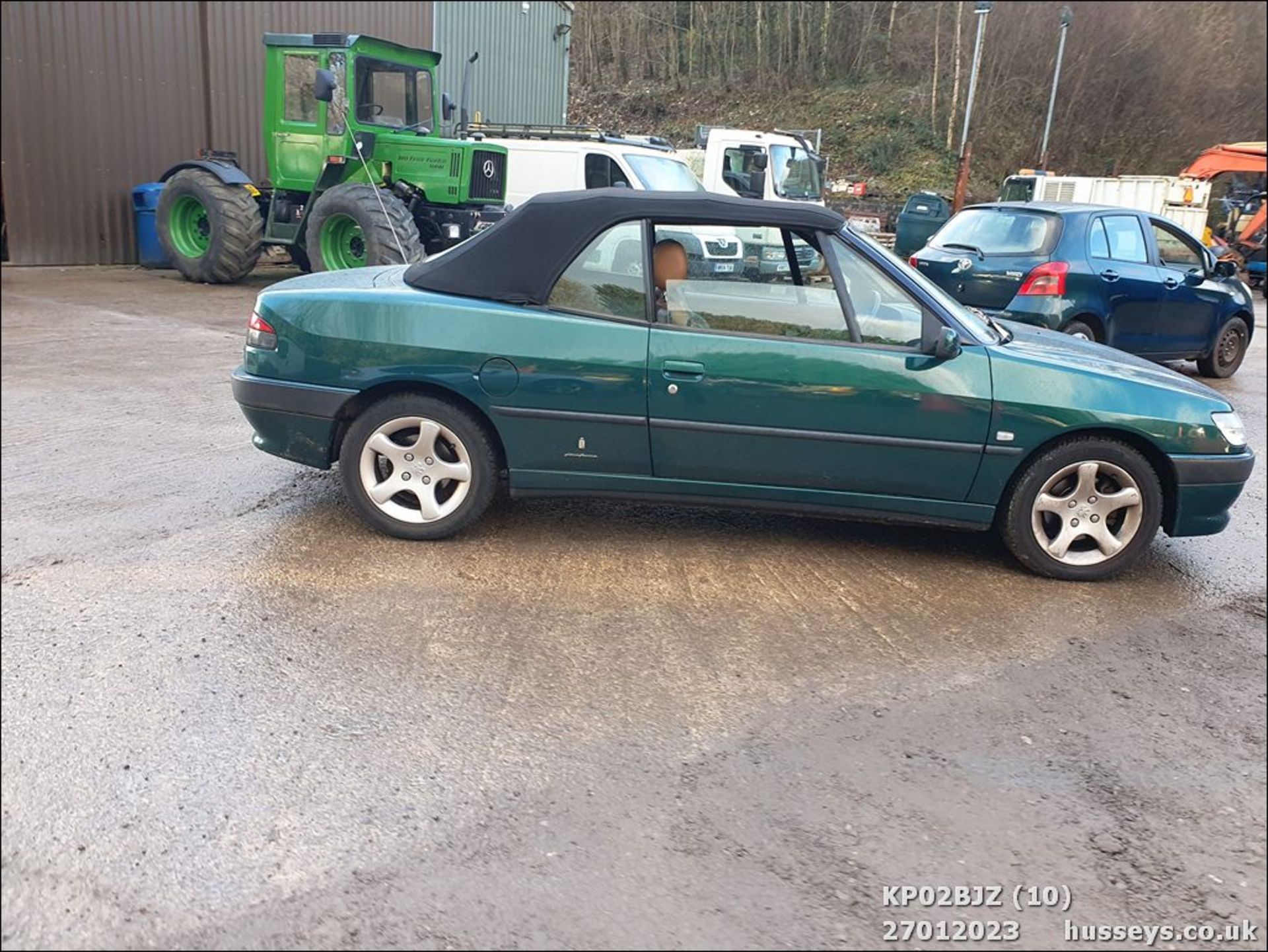 02/02 PEUGEOT 306 CABRIOLET SE 16V - 1761cc 2dr Convertible (Green, 94k) - Image 11 of 40