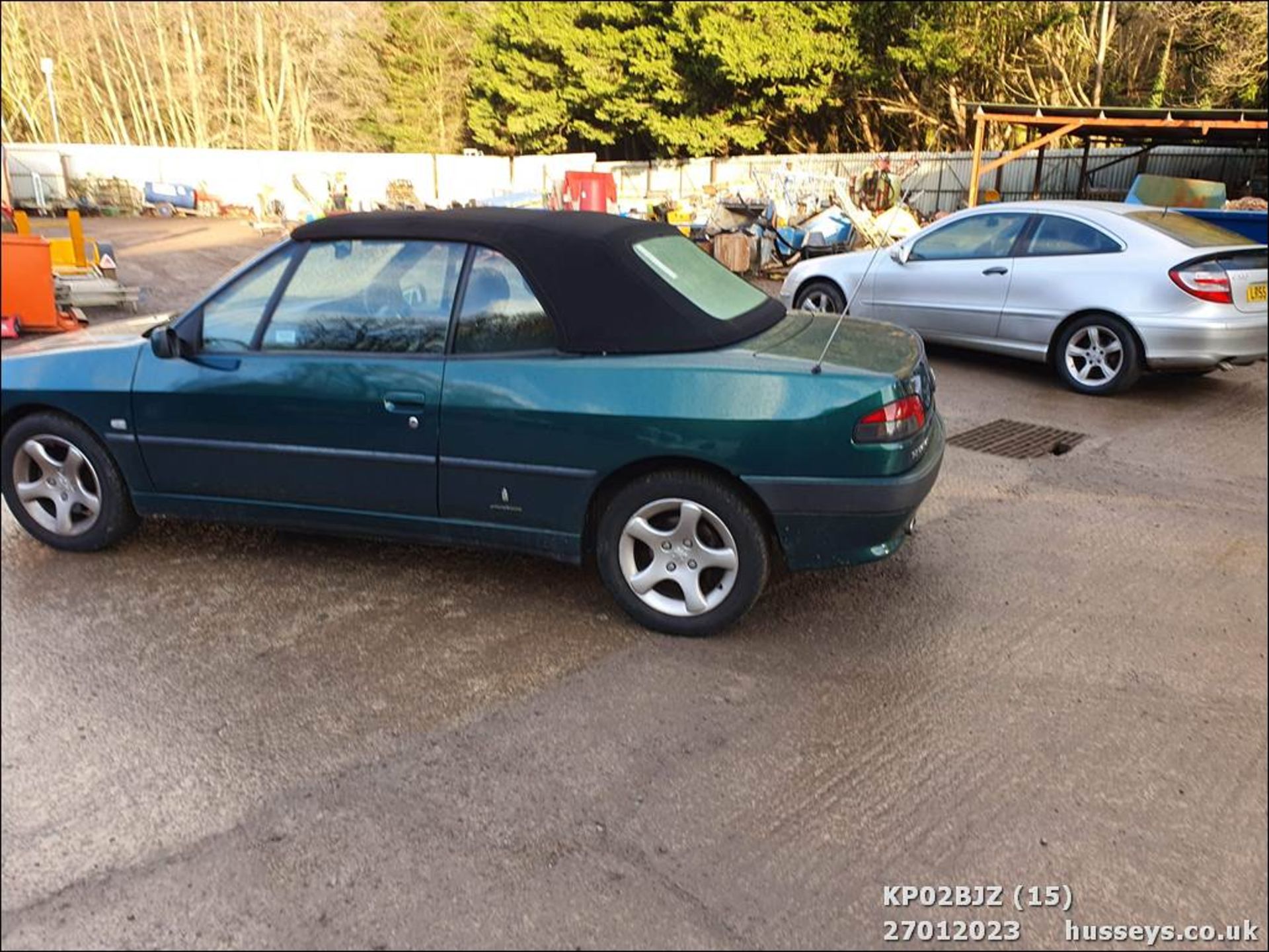 02/02 PEUGEOT 306 CABRIOLET SE 16V - 1761cc 2dr Convertible (Green, 94k) - Image 16 of 40