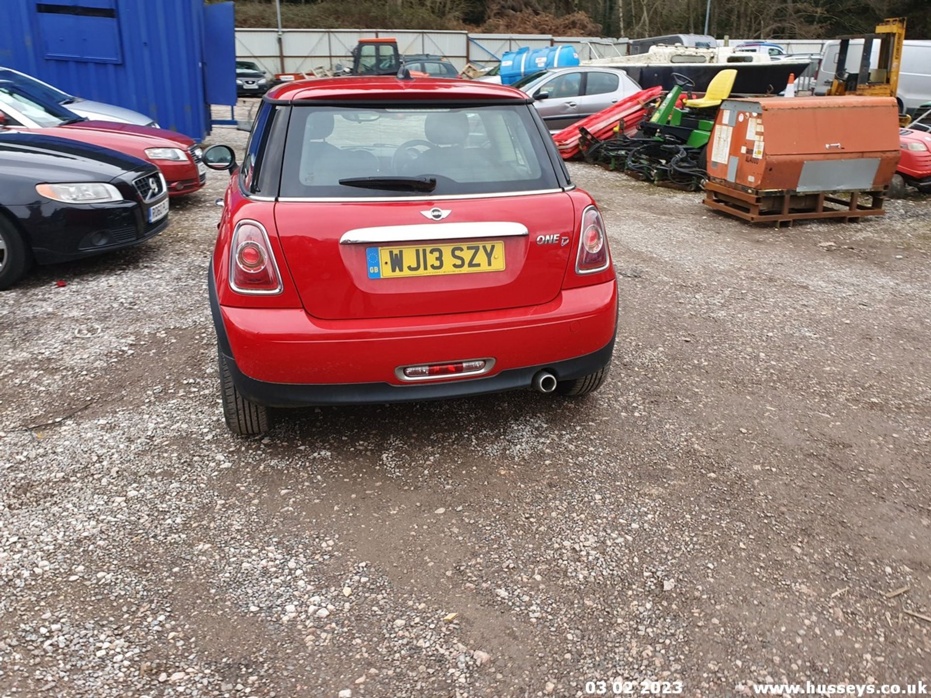 13/13 MINI ONE D - 1598cc 3dr Hatchback (Red) - Image 15 of 45