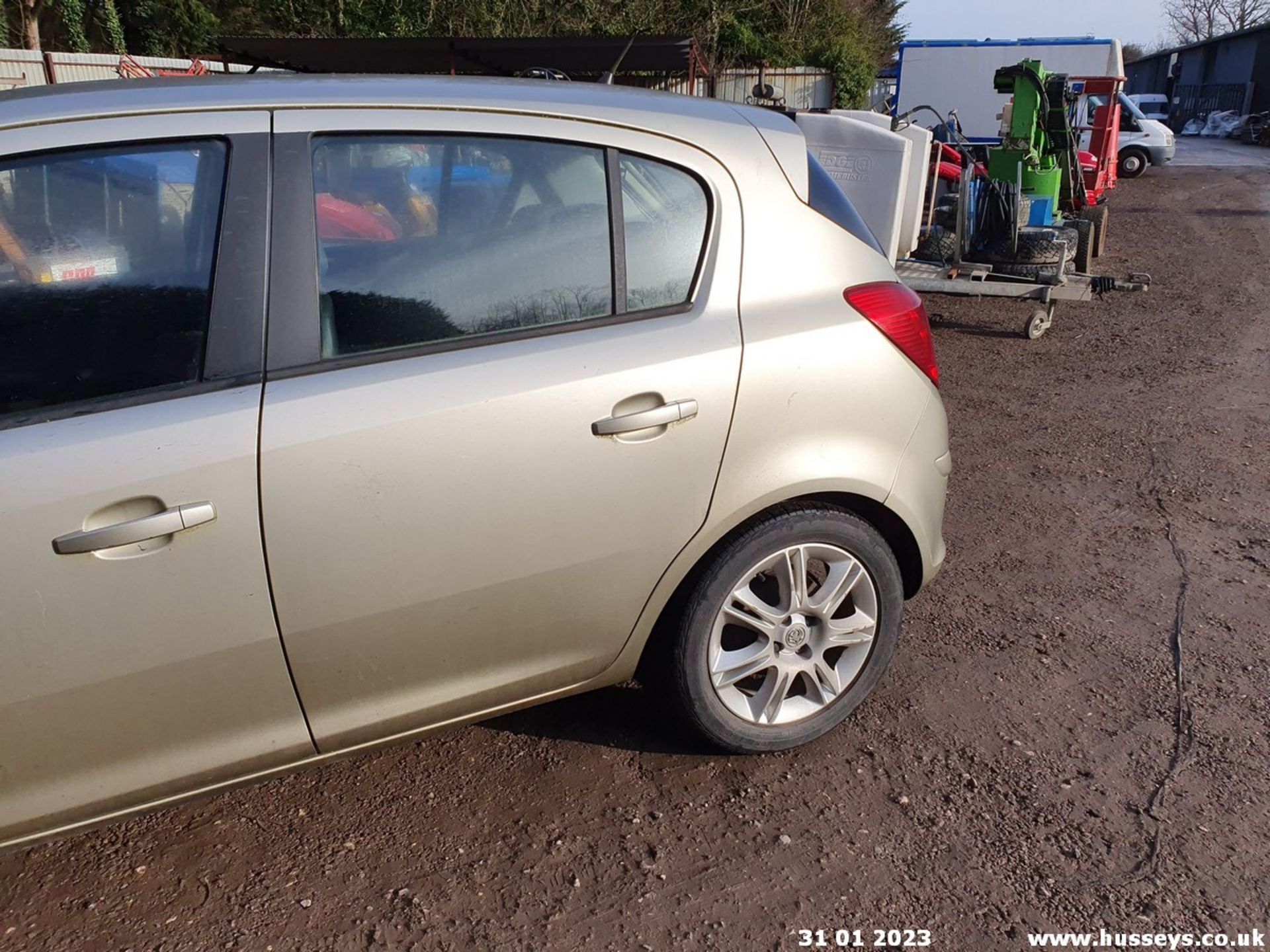 08/58 VAUXHALL CORSA DESIGN - 1229cc 5dr Hatchback (Gold, 50k) - Image 5 of 31