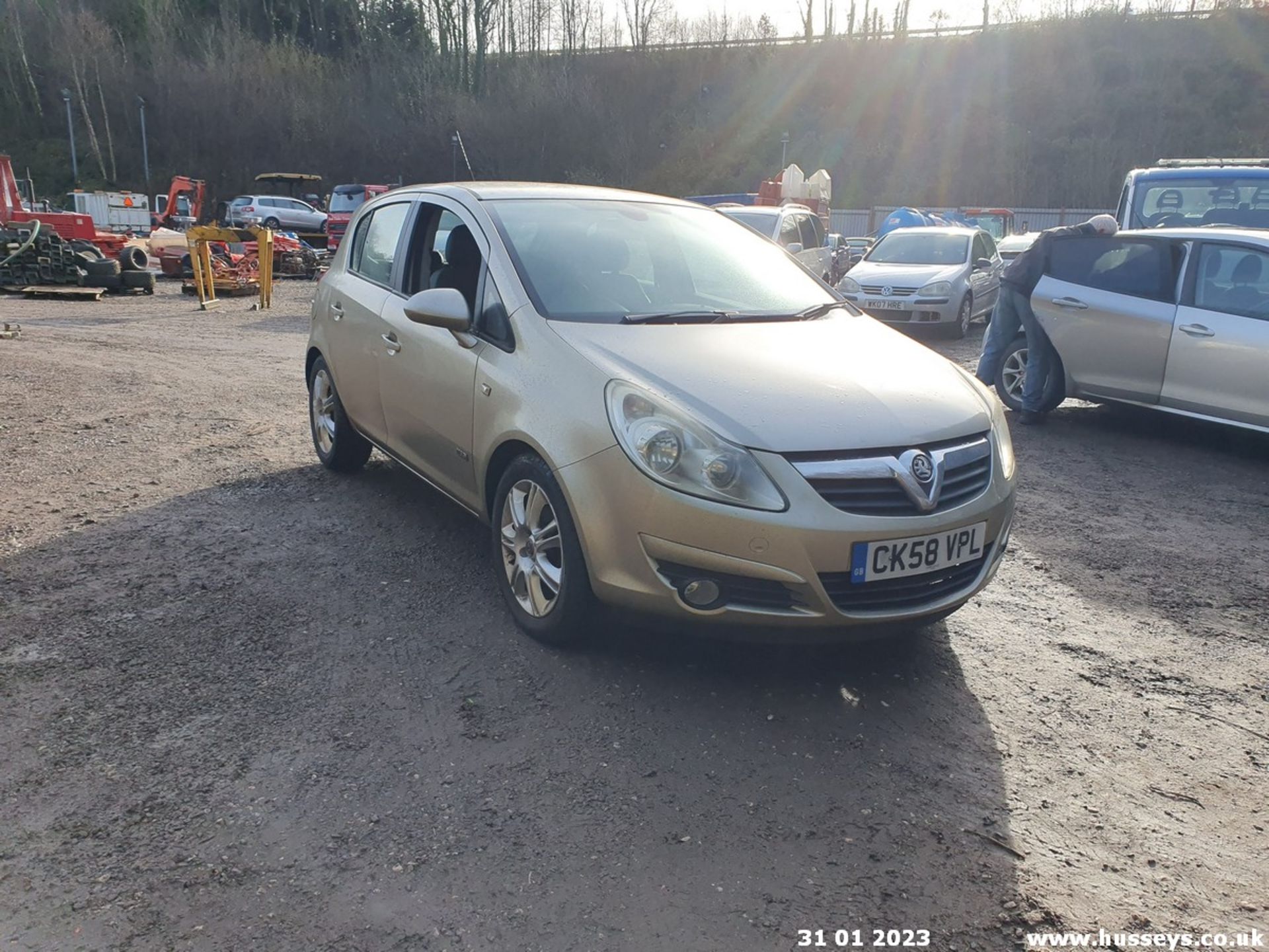 08/58 VAUXHALL CORSA DESIGN - 1229cc 5dr Hatchback (Gold, 50k) - Image 18 of 31