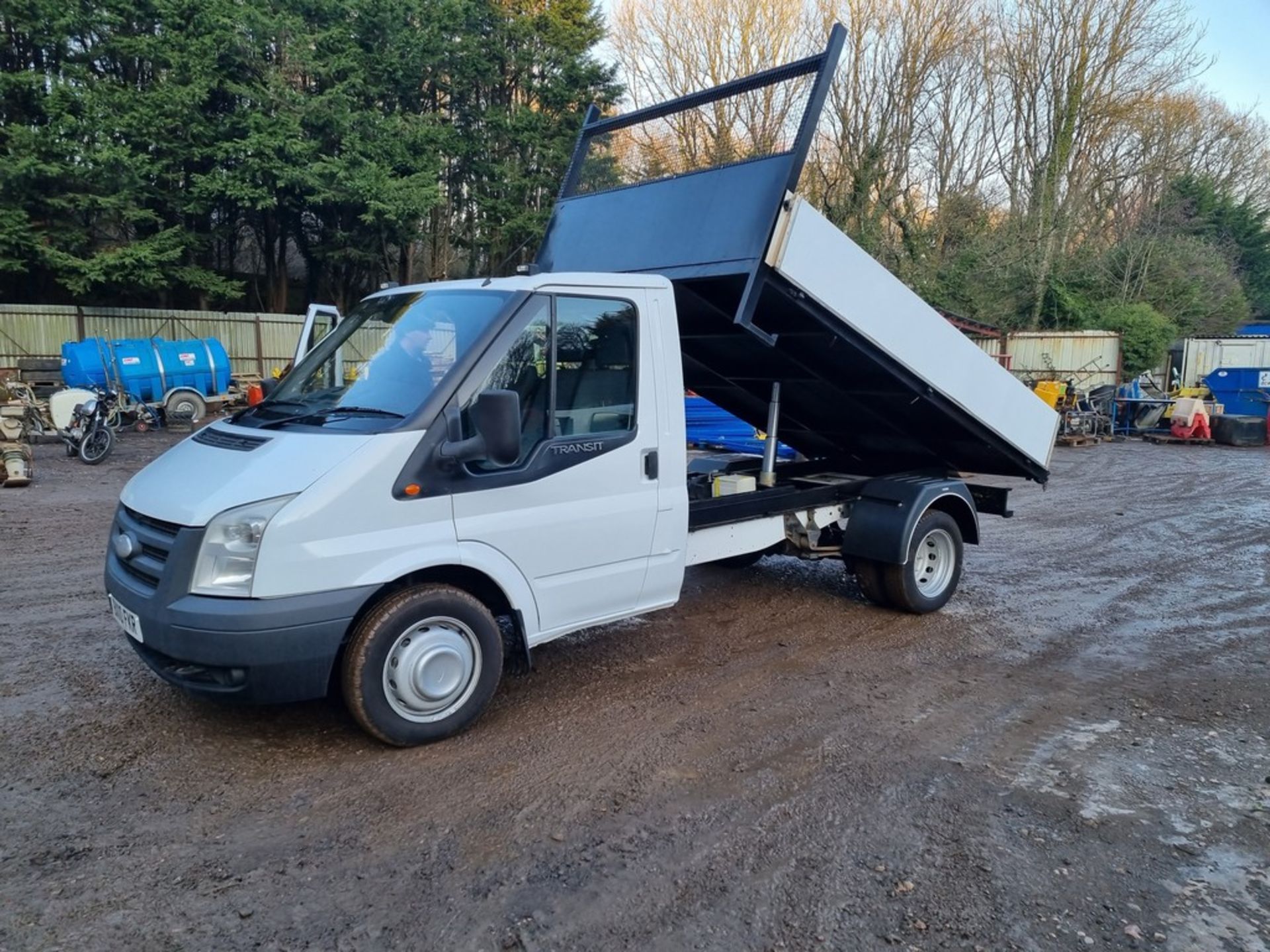 10/10 FORD TRANSIT 100 T350M RWD - 2402cc 2dr Tipper (White, 118k) - Image 4 of 27