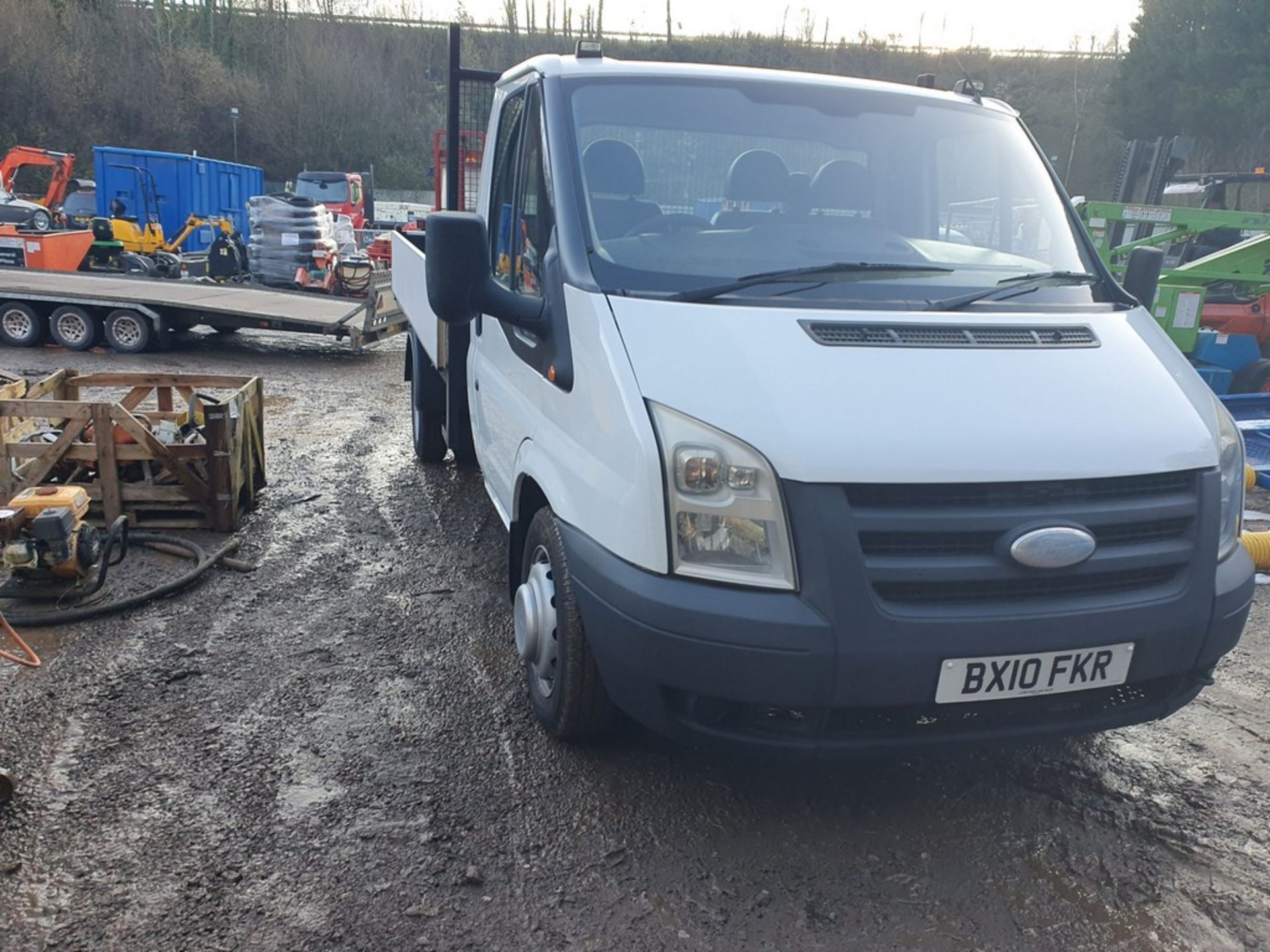 10/10 FORD TRANSIT 100 T350M RWD - 2402cc 2dr Tipper (White, 118k) - Image 13 of 27