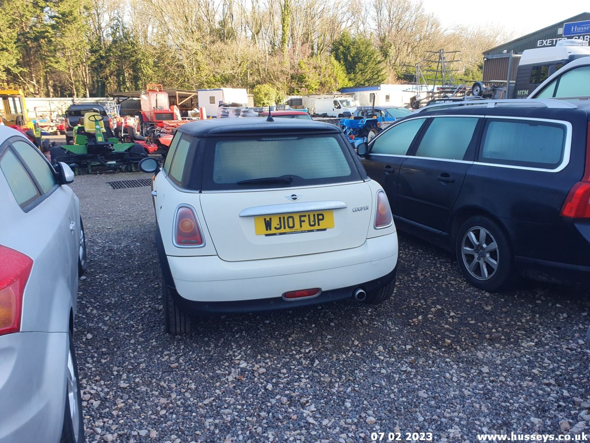 10/10 MINI COOPER AUTO - 1598cc 3dr Hatchback (White, 73k) - Image 12 of 29