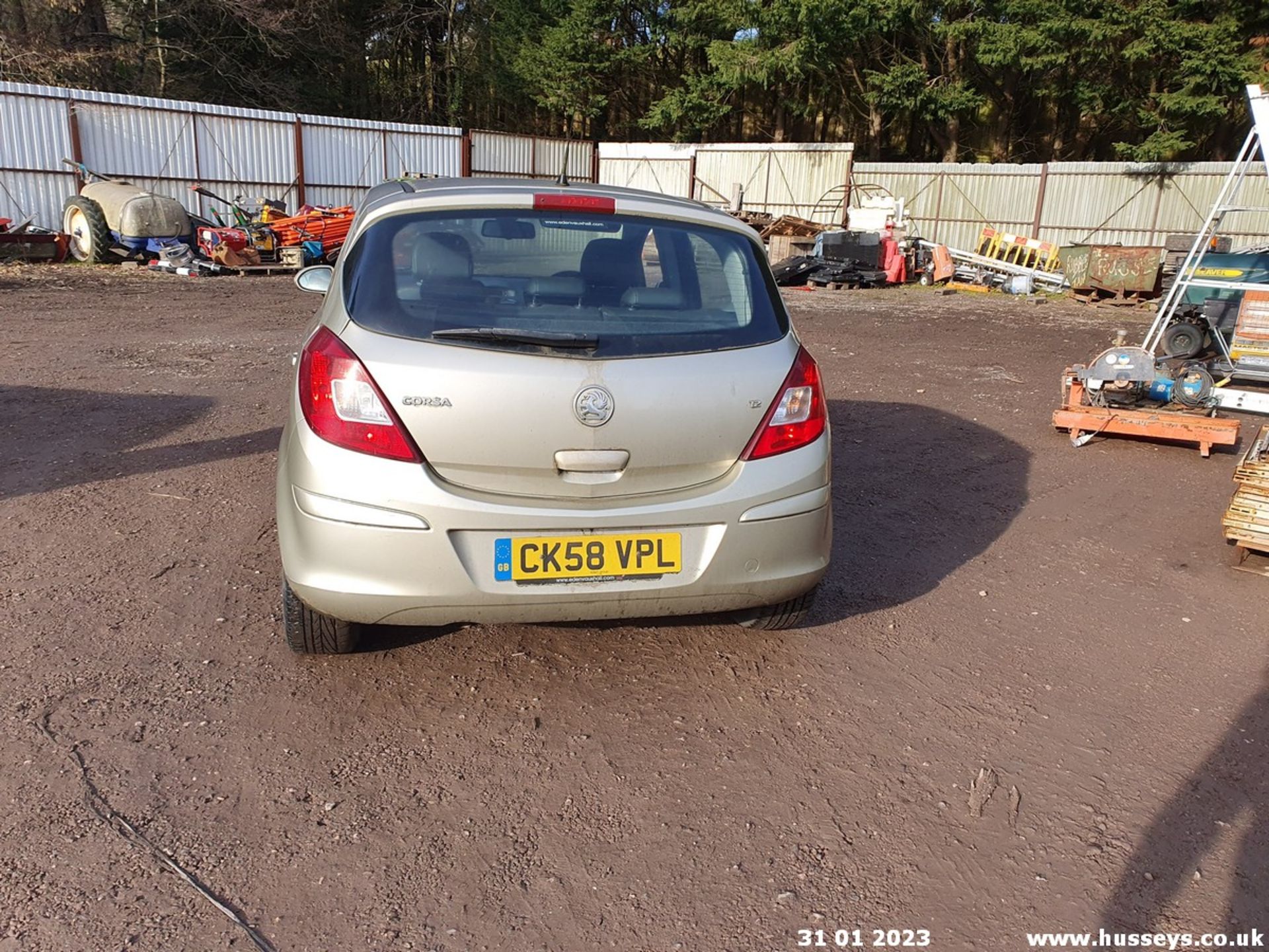 08/58 VAUXHALL CORSA DESIGN - 1229cc 5dr Hatchback (Gold, 50k) - Image 9 of 31