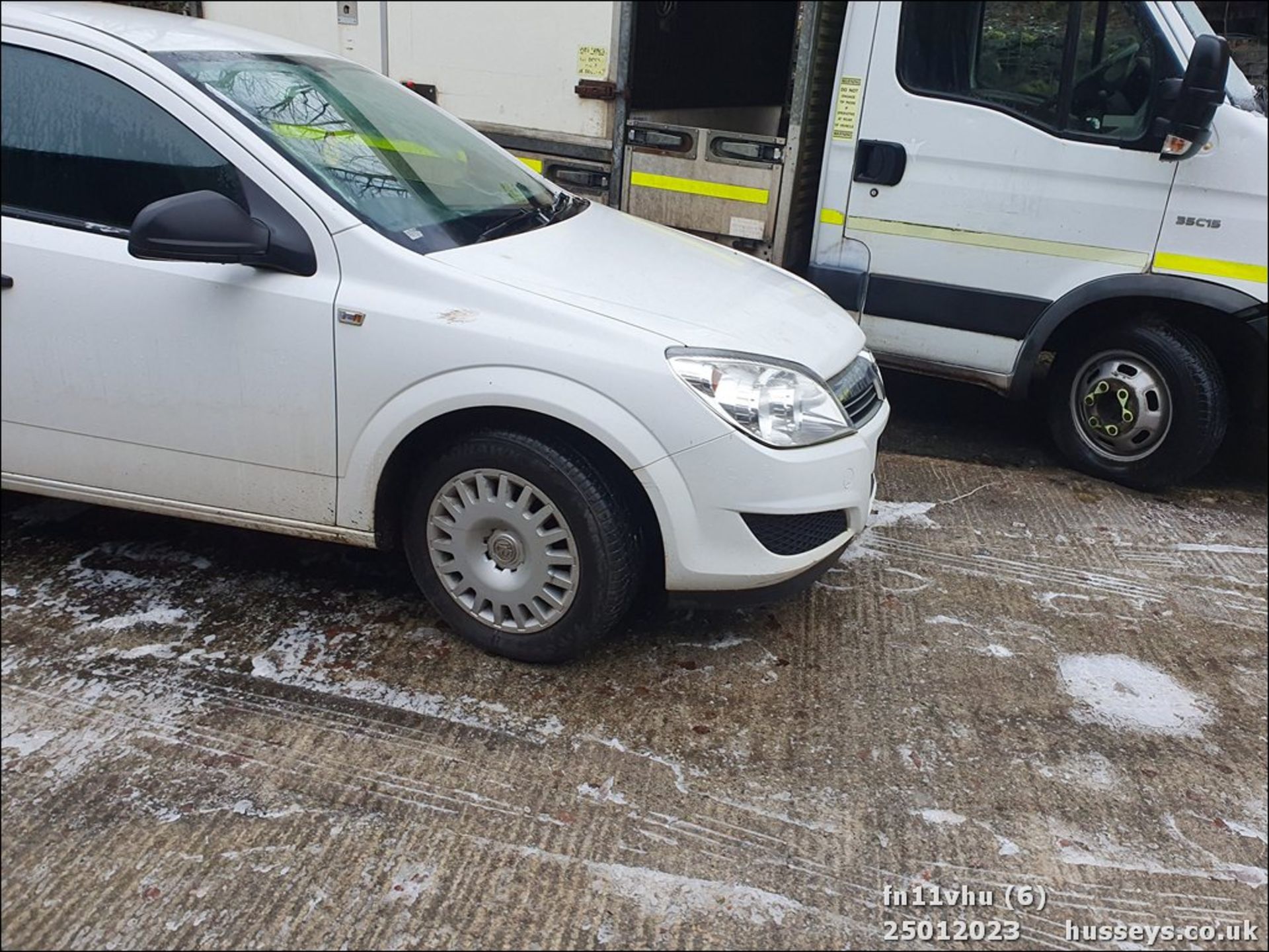 11/11 VAUXHALL ASTRA CLUB A/C CDTI - 1686cc 3dr Van (White, 90k) - Image 6 of 29