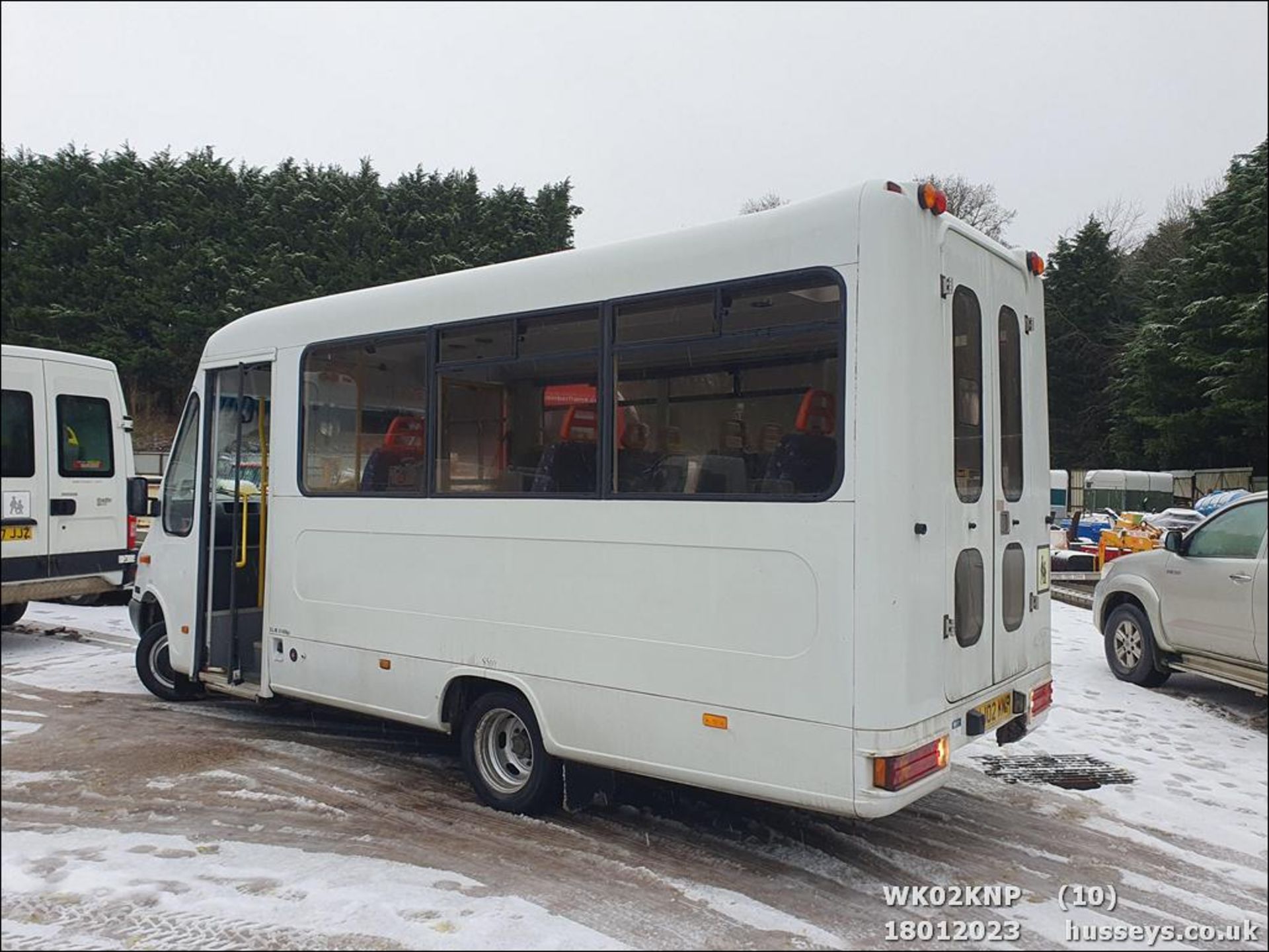 02/02 MERCEDES SPRINTER 413 CDI - 2151cc 2dr Minibus (White, 415k) - Image 11 of 15