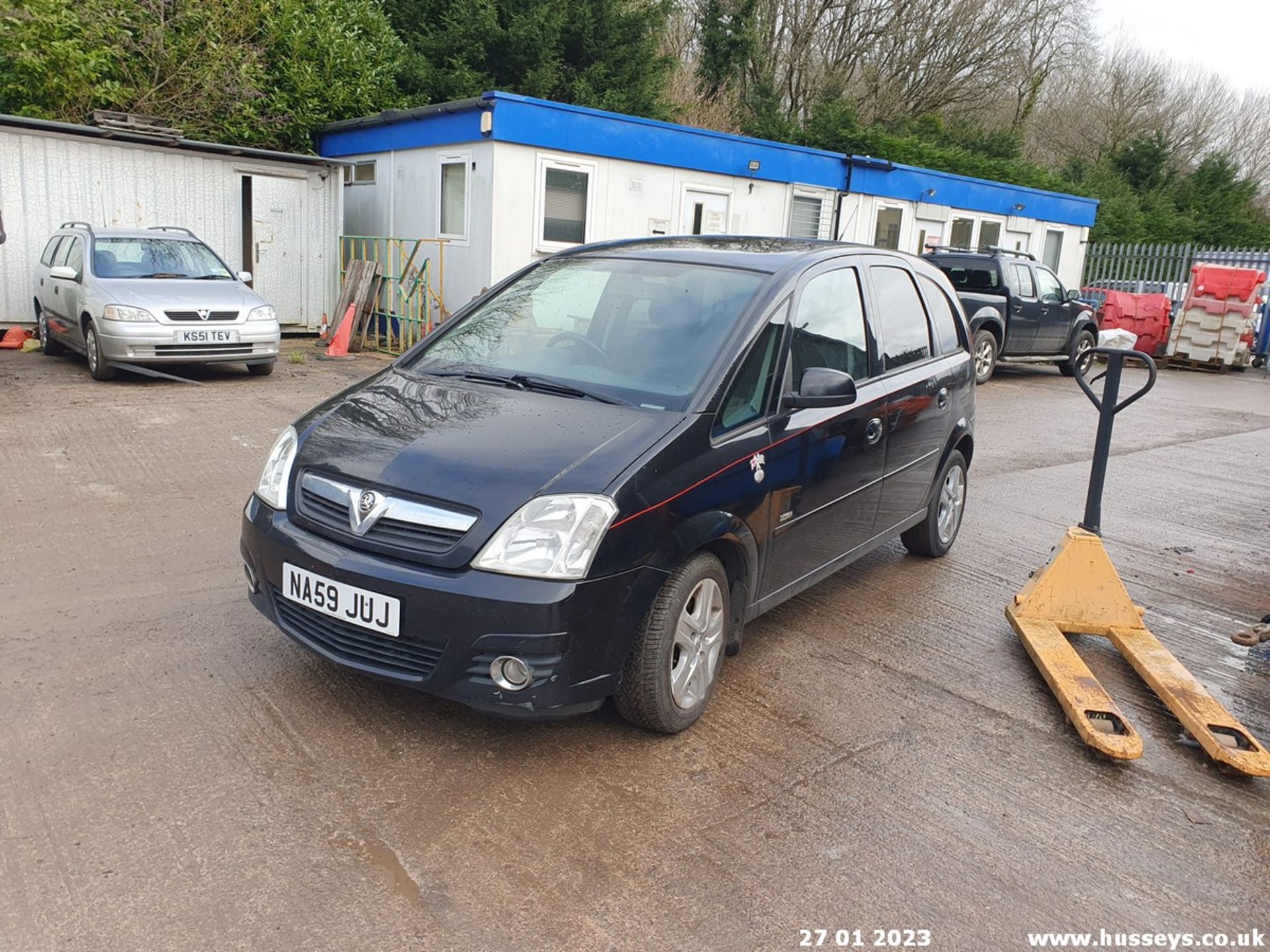 10/59 VAUXHALL MERIVA DESIGN 16V T-PORT - 1364cc 5dr MPV (Black) - Image 16 of 39