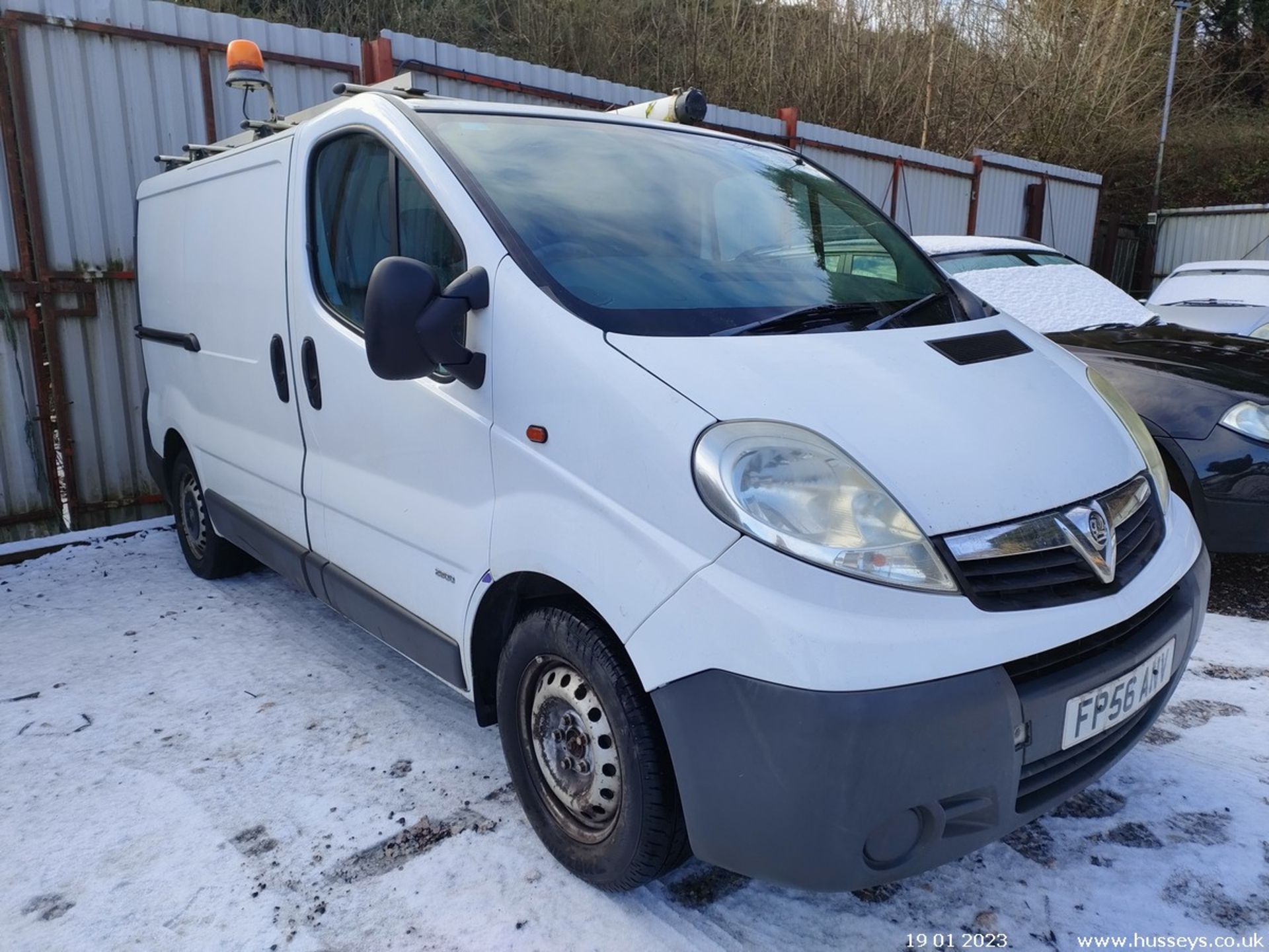 06/56 VAUXHALL VIVARO 2900 CDTI SWB - 1870cc 6dr Van (White)