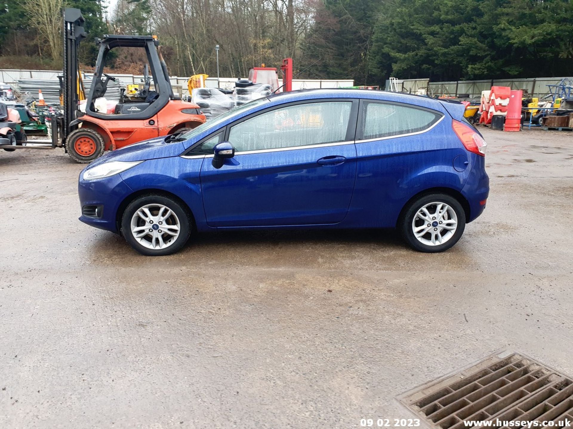 15/65 FORD FIESTA ZETEC TDCI - 1499cc 3dr Hatchback (Blue, 128k) - Image 12 of 48