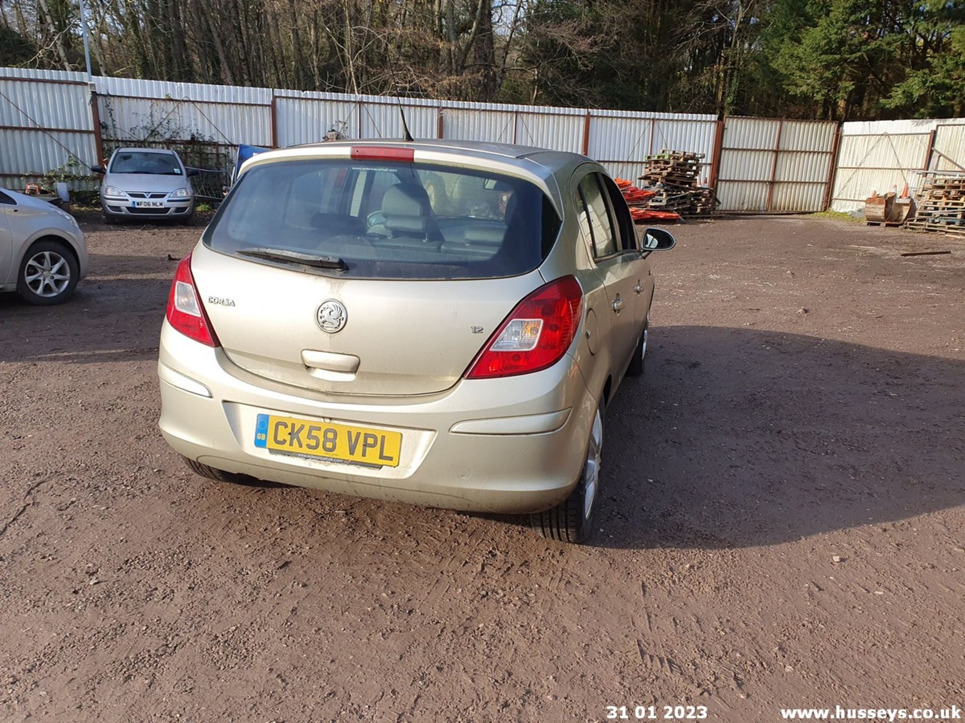 08/58 VAUXHALL CORSA DESIGN - 1229cc 5dr Hatchback (Gold, 50k) - Image 12 of 31