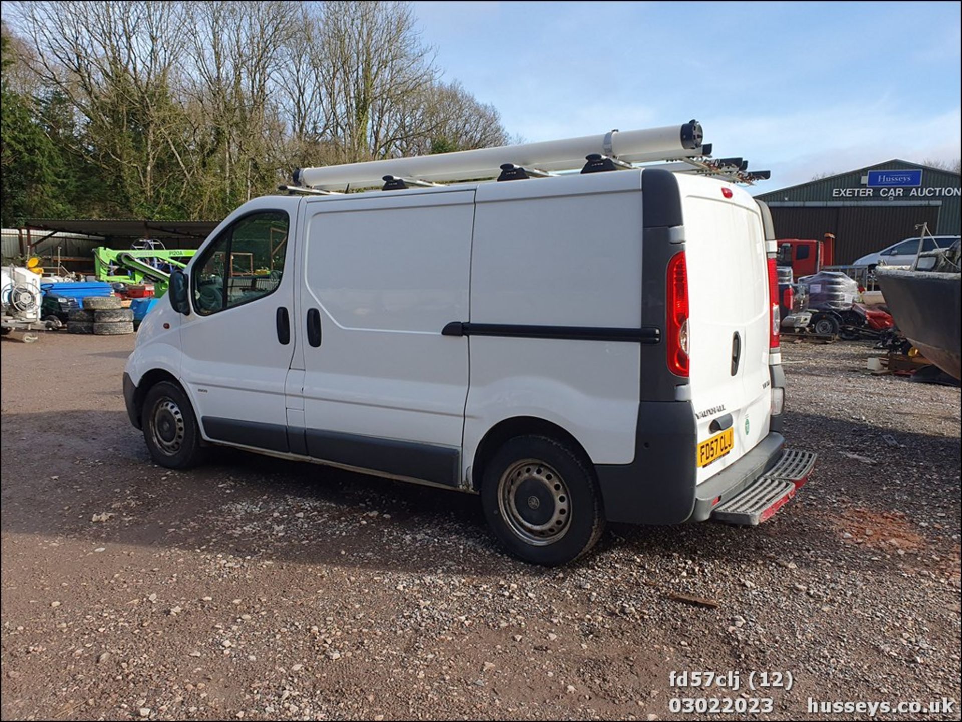 07/57 VAUXHALL VIVARO 2900 CDTI SWB - 1995cc 6dr Van (White, 85k) - Image 12 of 27