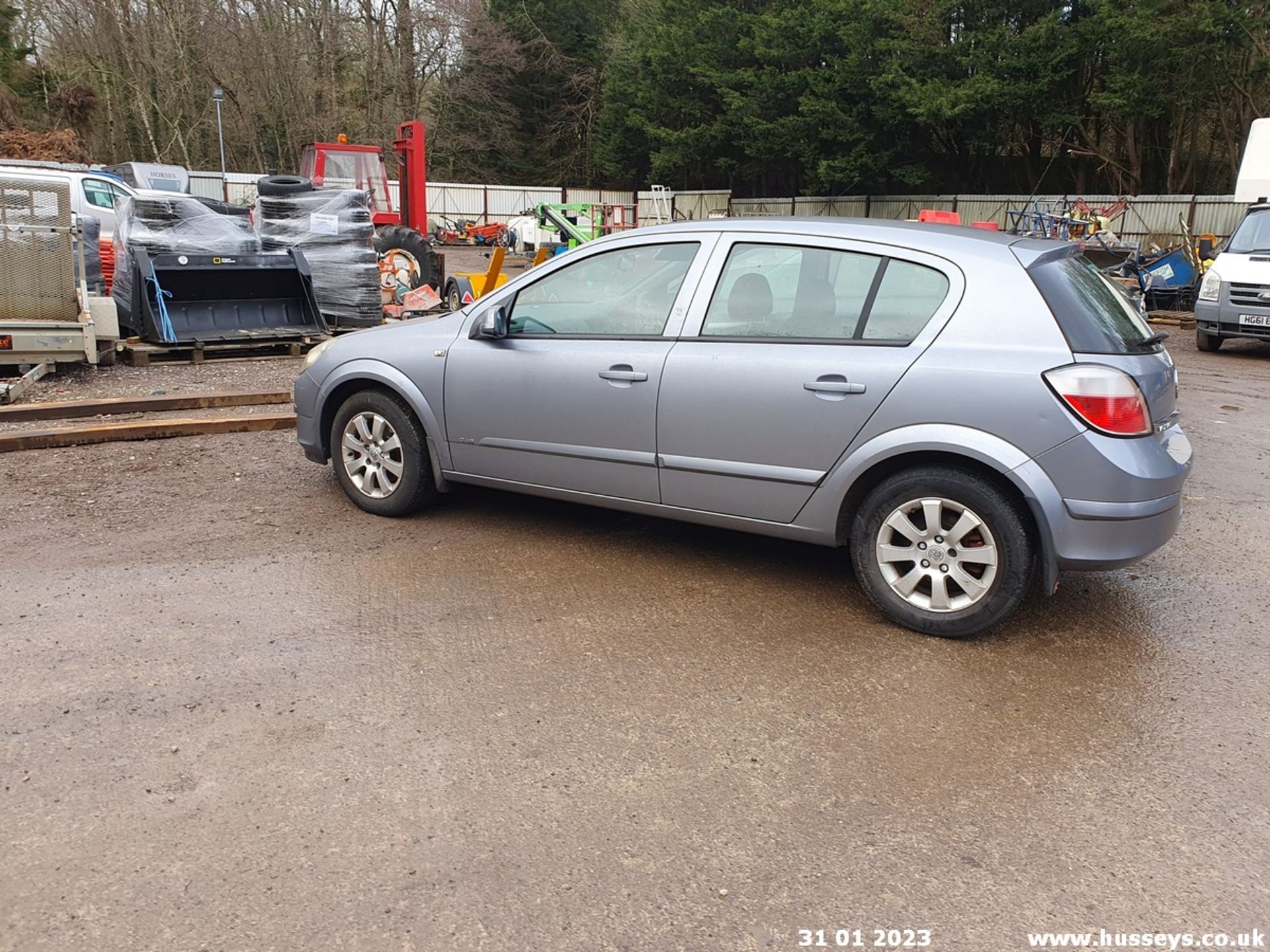 04/54 VAUXHALL ASTRA CLUB CDTI - 1686cc 5dr Hatchback (Silver) - Image 6 of 21