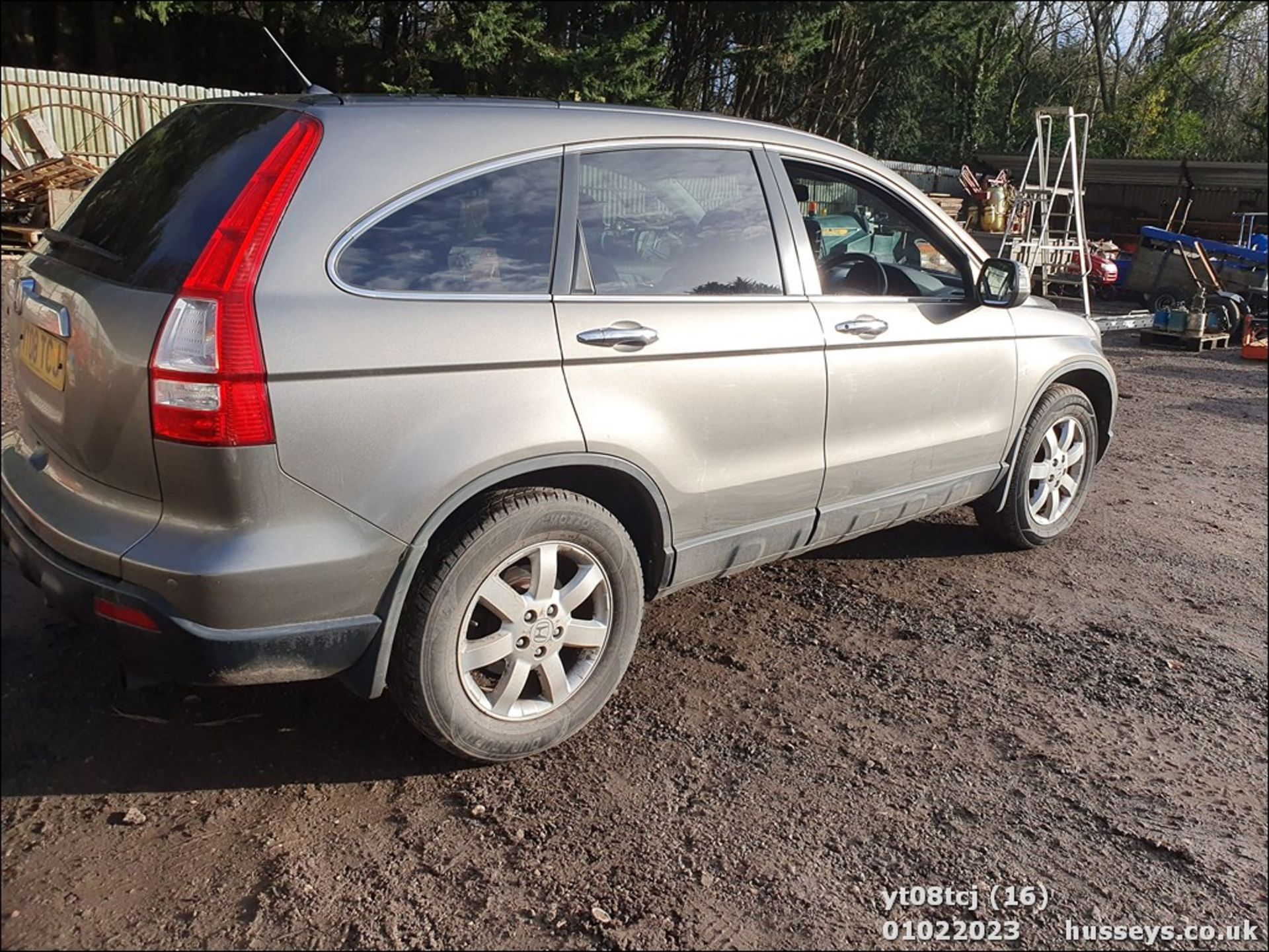 08/08 HONDA CR-V ES I-VTEC - 1997cc 5dr Estate (Grey, 77k) - Image 17 of 52