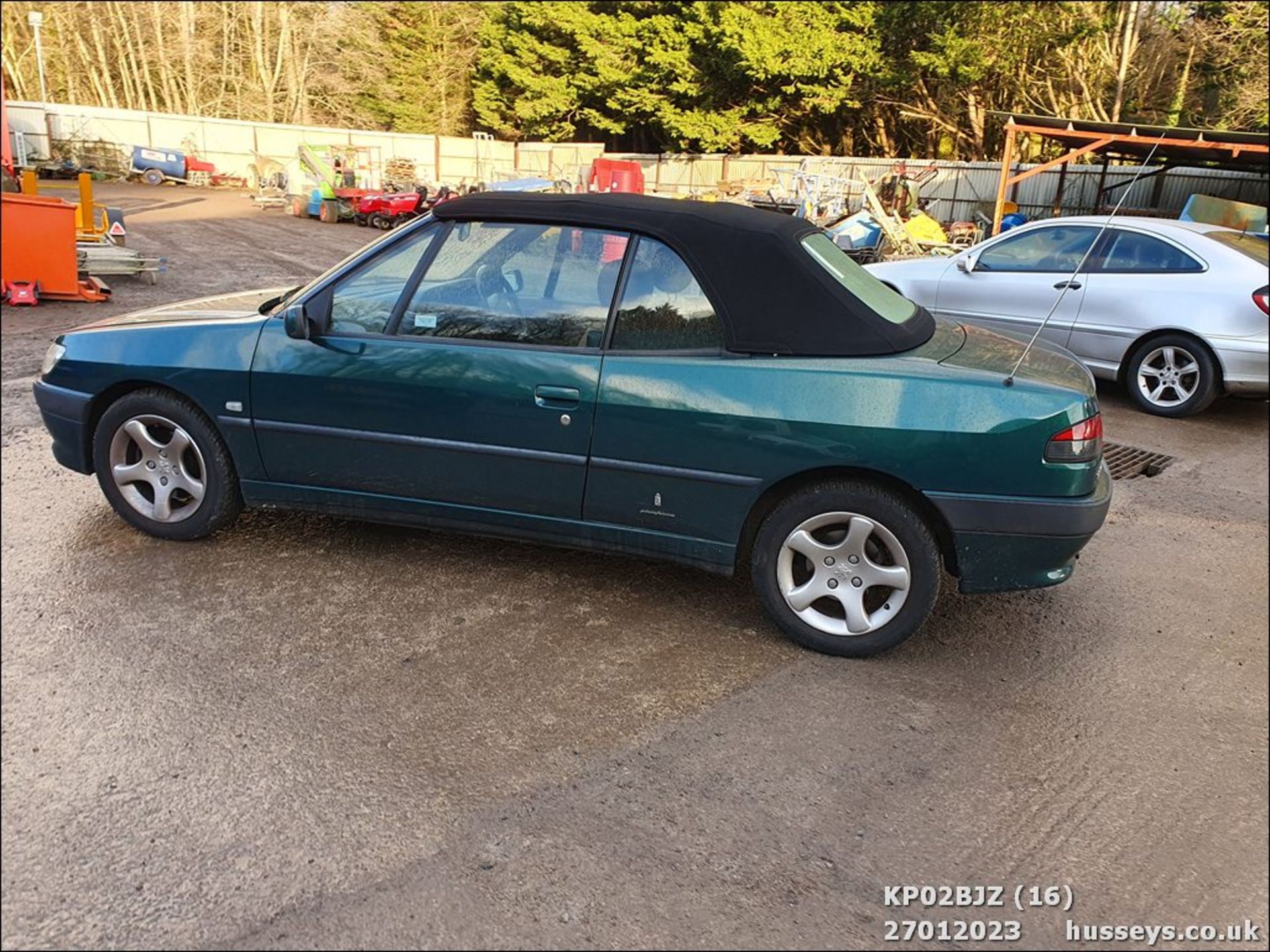 02/02 PEUGEOT 306 CABRIOLET SE 16V - 1761cc 2dr Convertible (Green, 94k) - Image 17 of 40