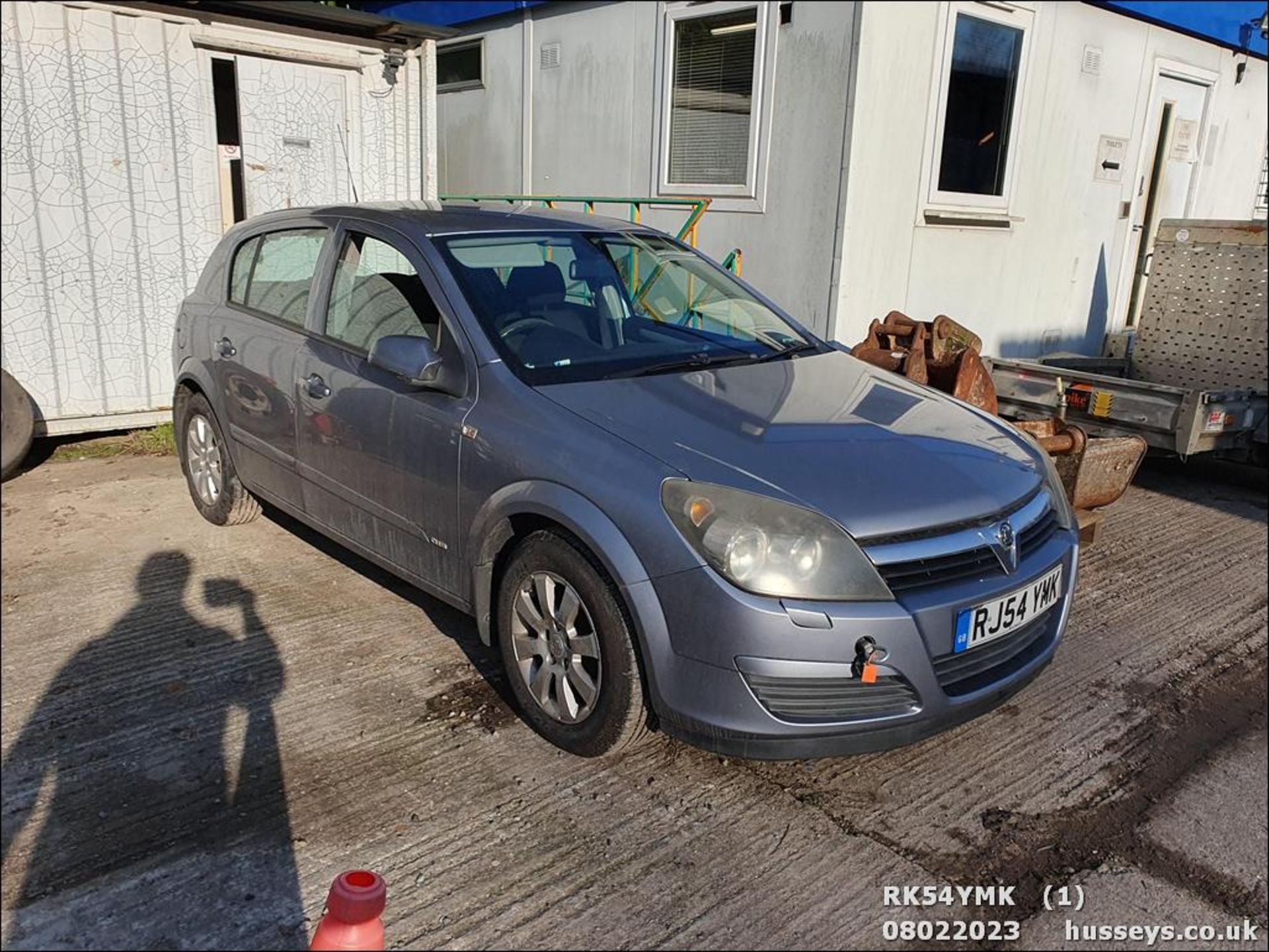 04/54 VAUXHALL ASTRA CLUB CDTI - 1686cc 5dr Hatchback (Silver) - Image 3 of 21