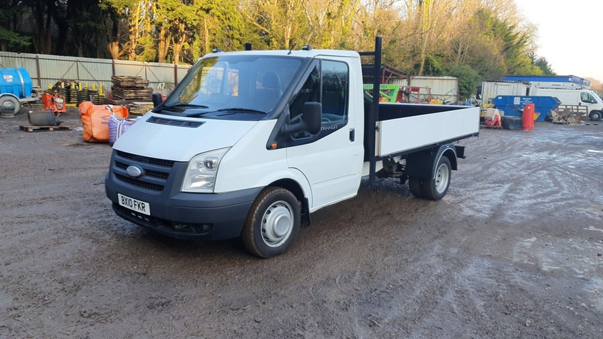 10/10 FORD TRANSIT 100 T350M RWD - 2402cc 2dr Tipper (White, 118k) - Image 25 of 27