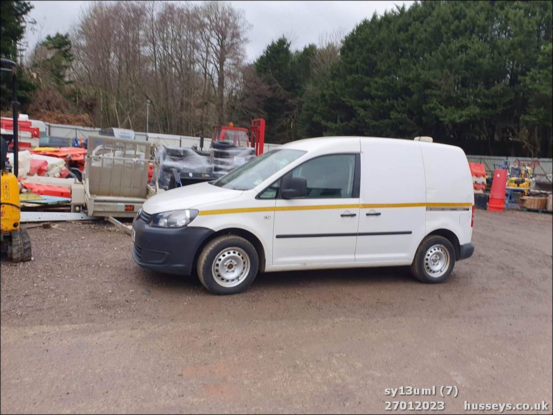 13/13 VOLKSWAGEN CADDY C20 TDI 102 - 1598cc 5dr Van (White, 173k) - Image 8 of 49