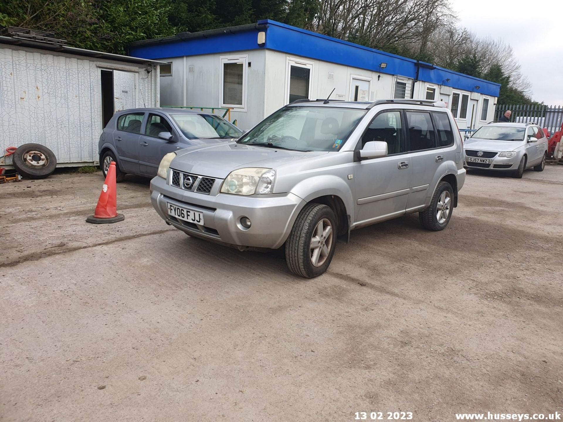 06/06 NISSAN X-TRAIL COLUMBIA DCI - 2184cc 5dr Estate (Silver, 135k) - Image 9 of 28