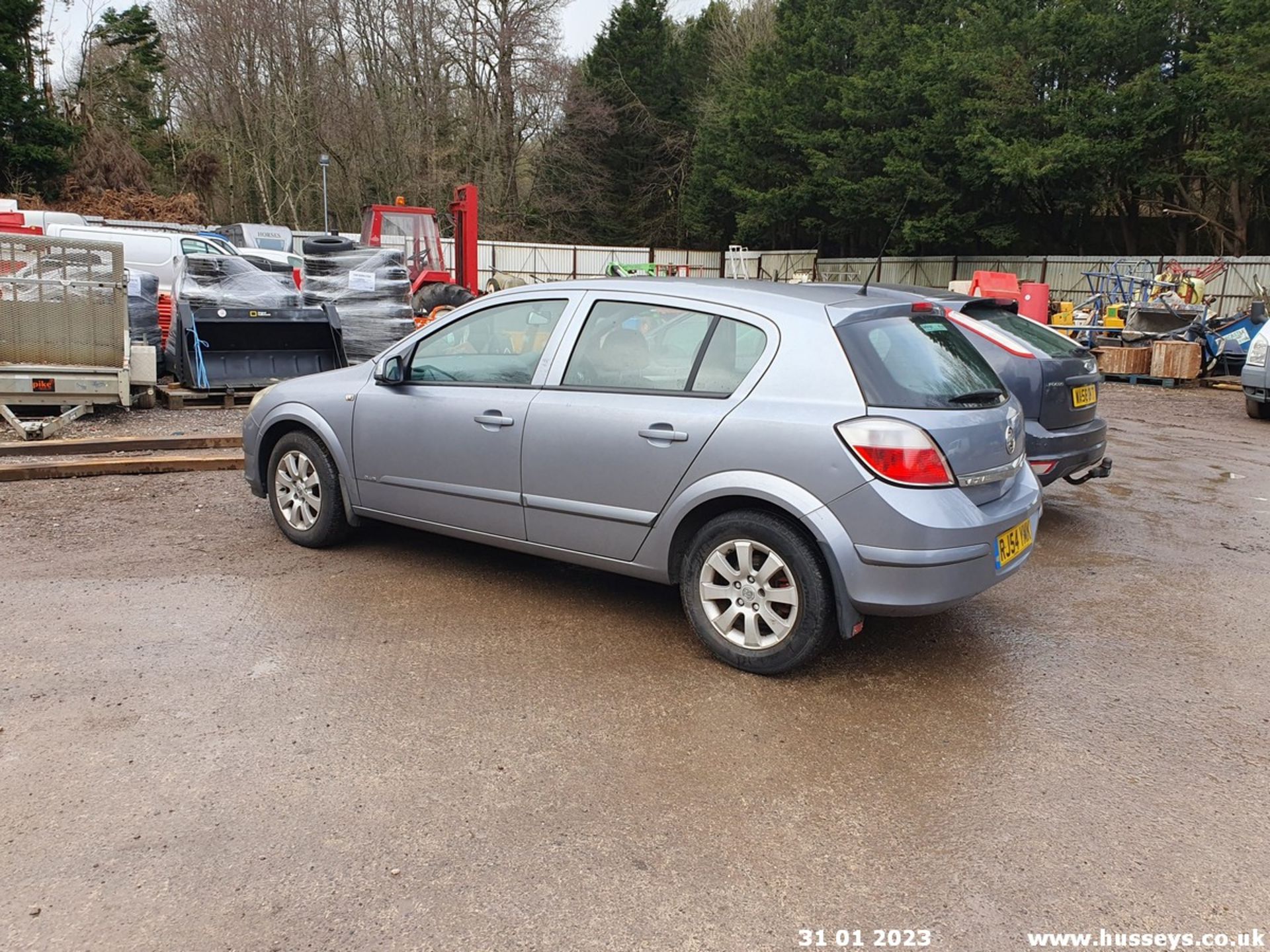 04/54 VAUXHALL ASTRA CLUB CDTI - 1686cc 5dr Hatchback (Silver) - Image 4 of 21